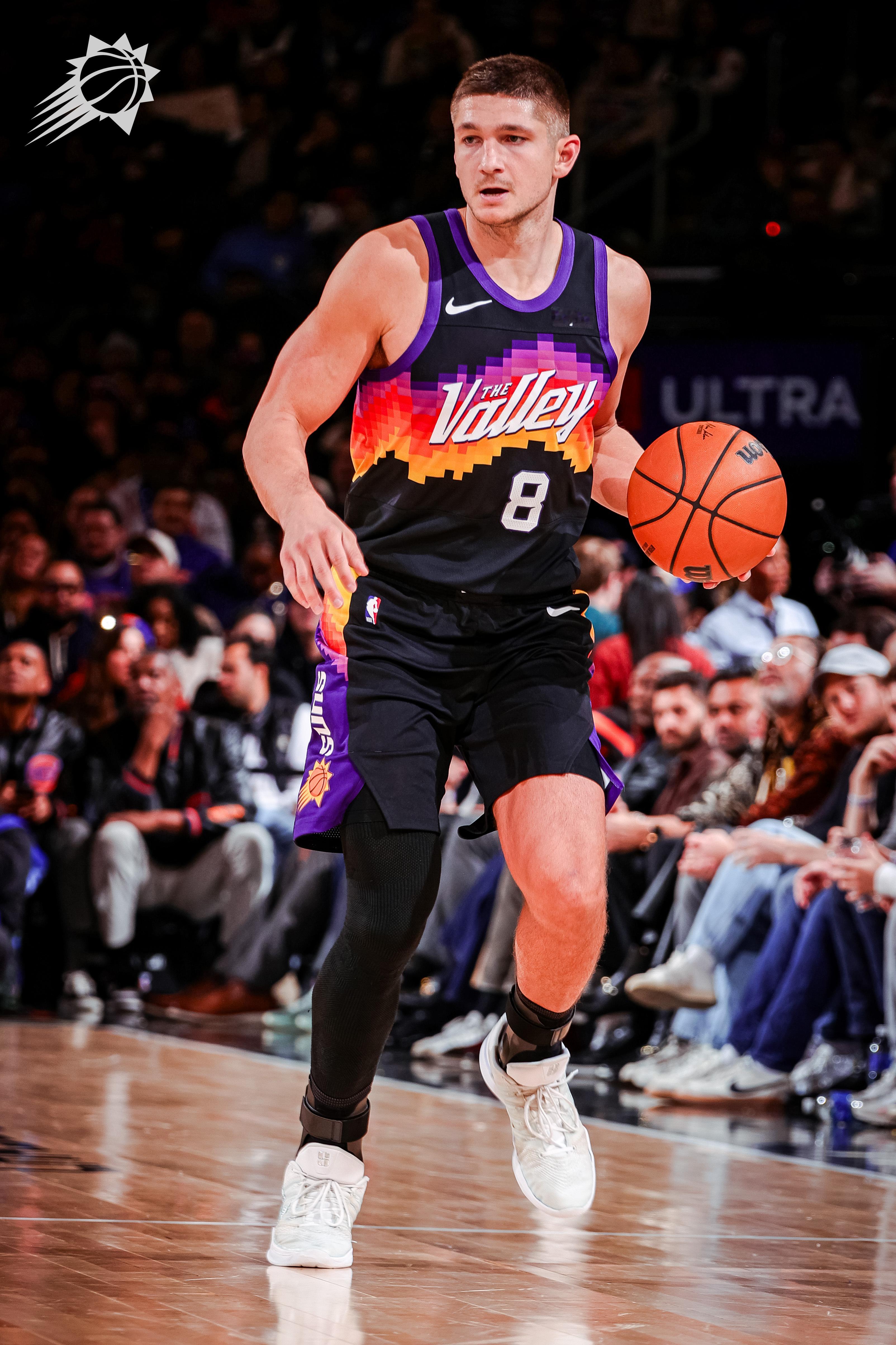 鹰眼：16分3助（4三分） 地牢：8分3板2助2断 菲尼克斯太阳| 旭日东升 |