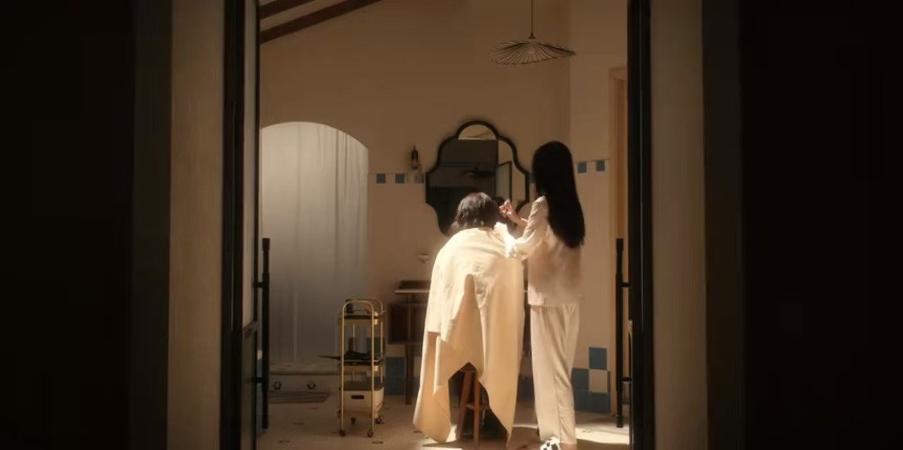 聂九罗给炎拓理发聂九罗为炎拓理发 聂九罗给炎拓理发 