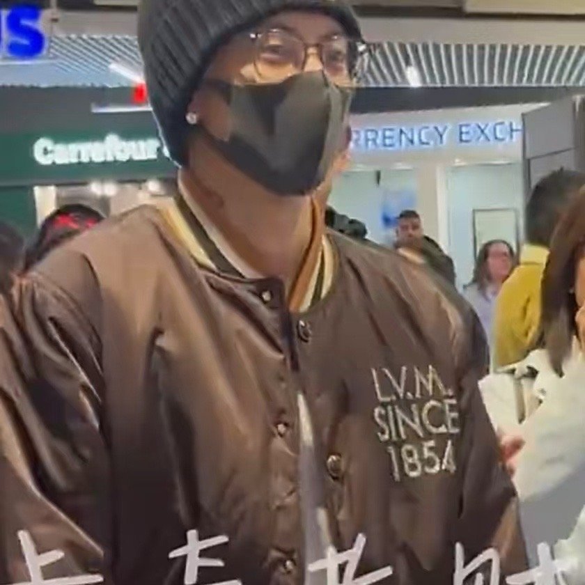 王鹤棣到达巴黎look王鹤棣到达巴黎造型王鹤棣巴黎到达路透，可以，绝啦 