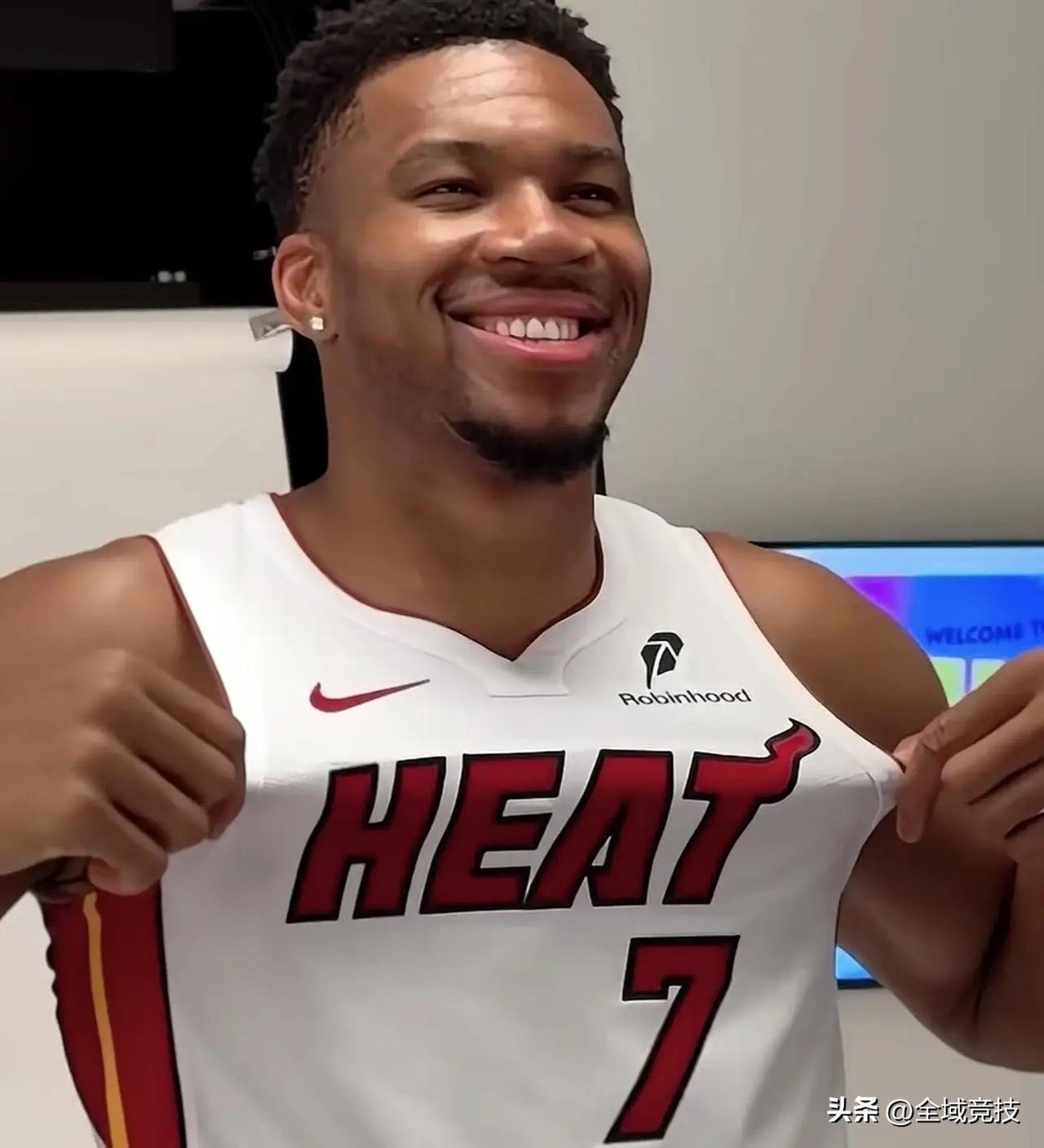 北京时间7月28日，前NBA球员理查德·杰弗森做客播客节目，聊到休赛期完成重磅交