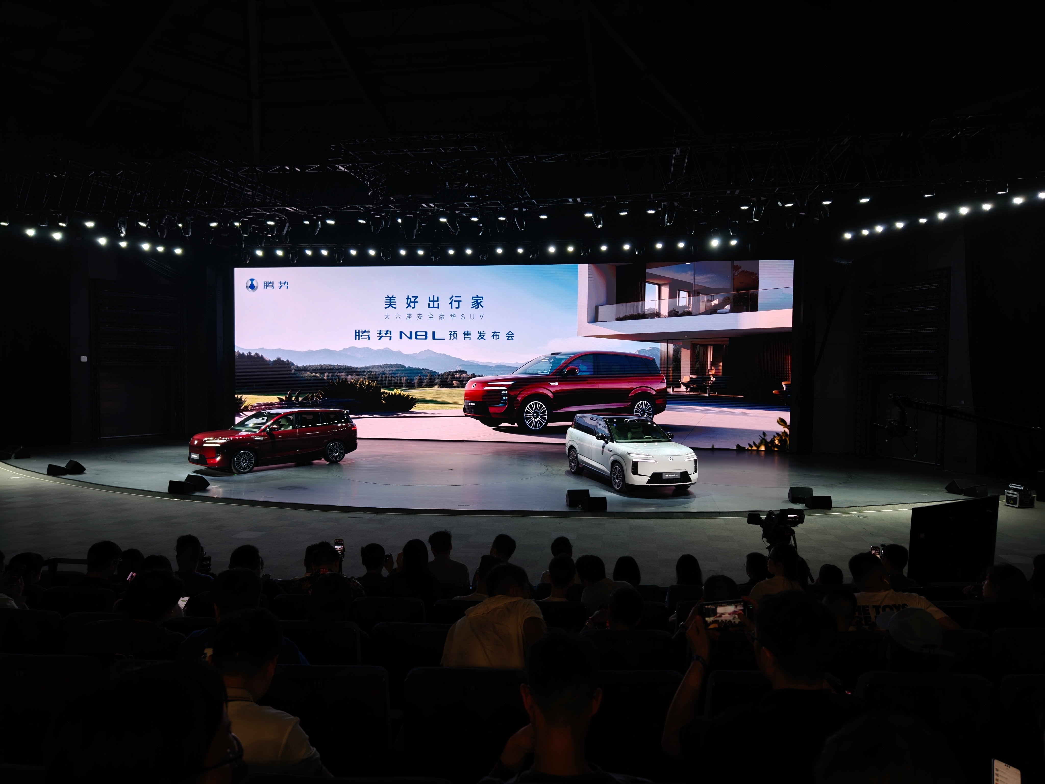 腾势N8L预售价格：31.98万元-34.98万元，全家三代人的满意之选？腾势N