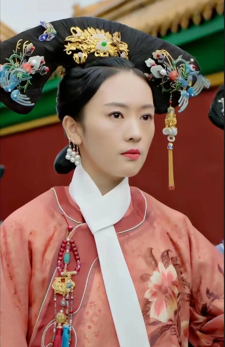 童瑶：怪不得有富豪帮她翻身