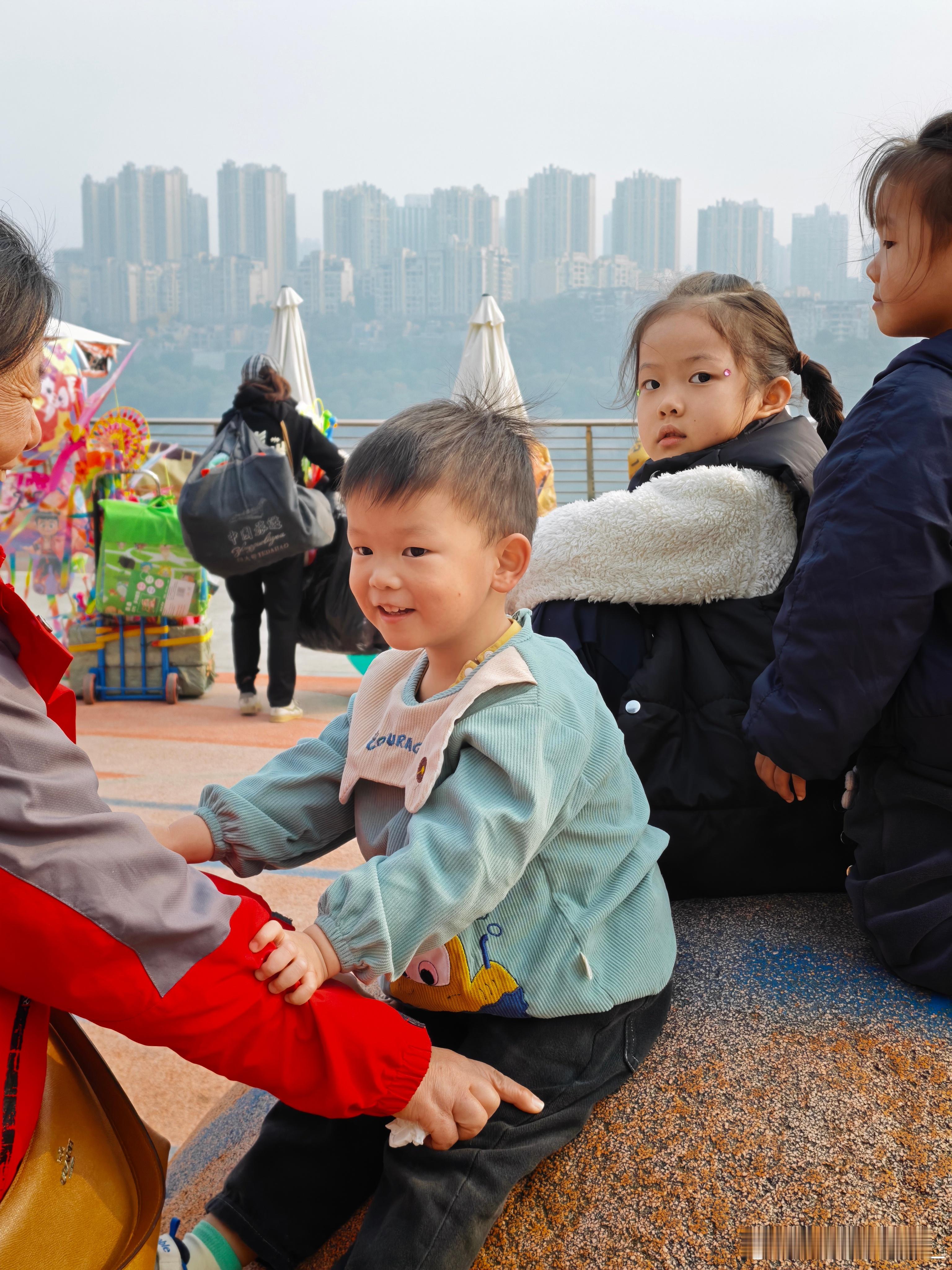 不对，十分有九分不对，怎么感觉派派是个舔狗？