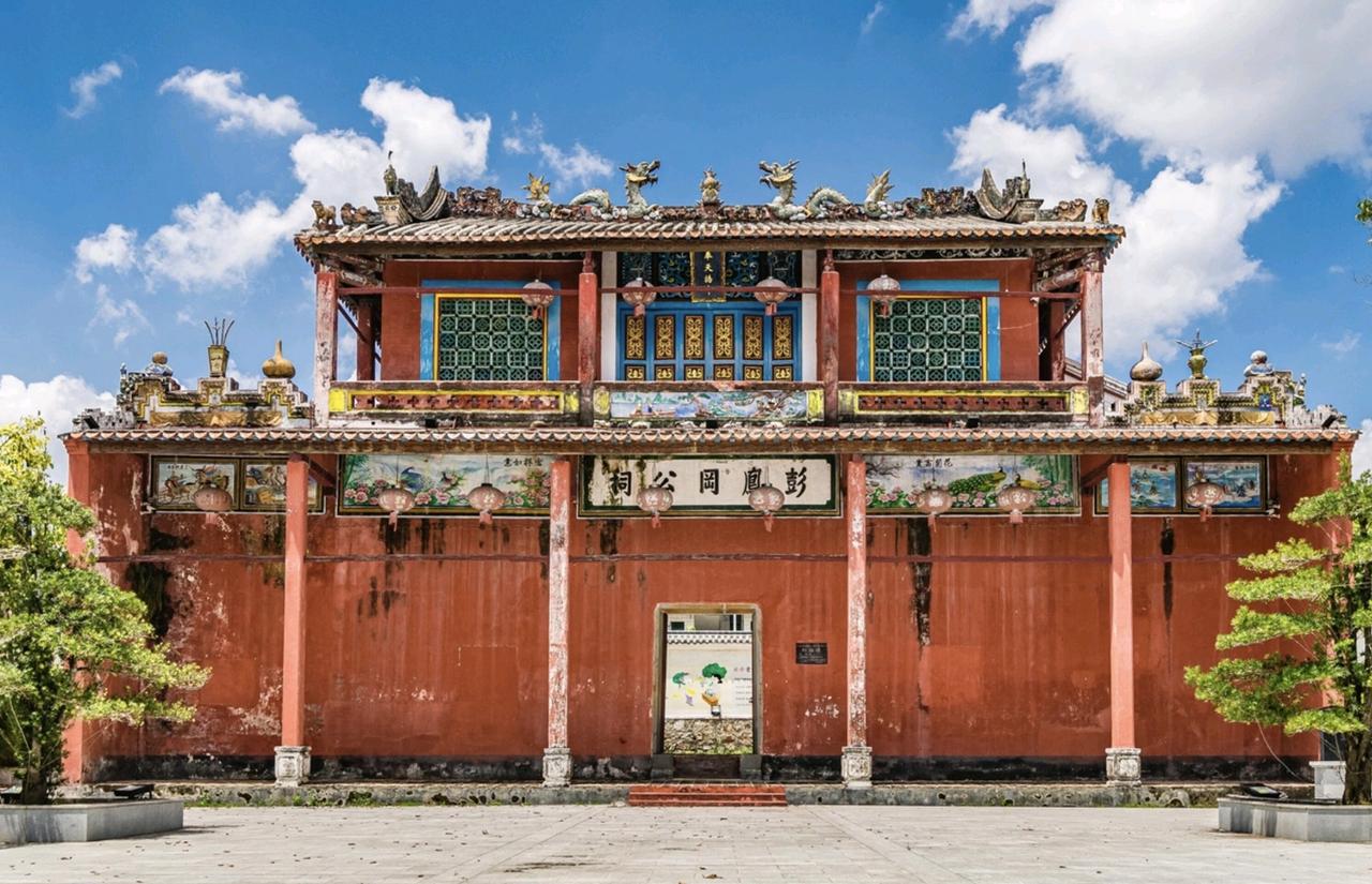 清朝末年，广东新安县有一个叫李壮的乡民，在新加坡经商，每年二三月回来一次，历年都