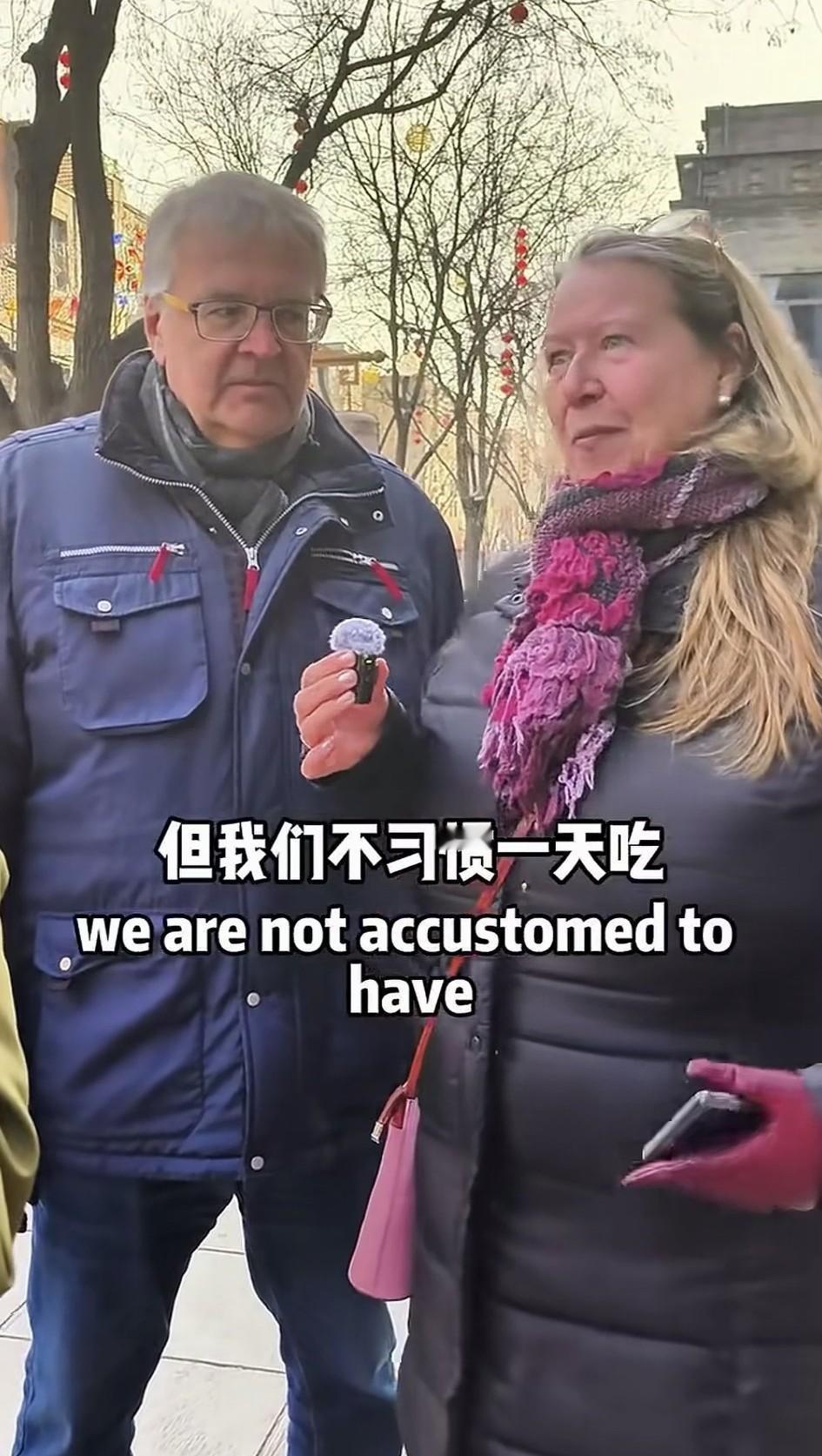 这对德国来旅游的的夫妻说，他们不习惯一天吃三顿正餐，感觉中国人的三餐太丰盛了，一
