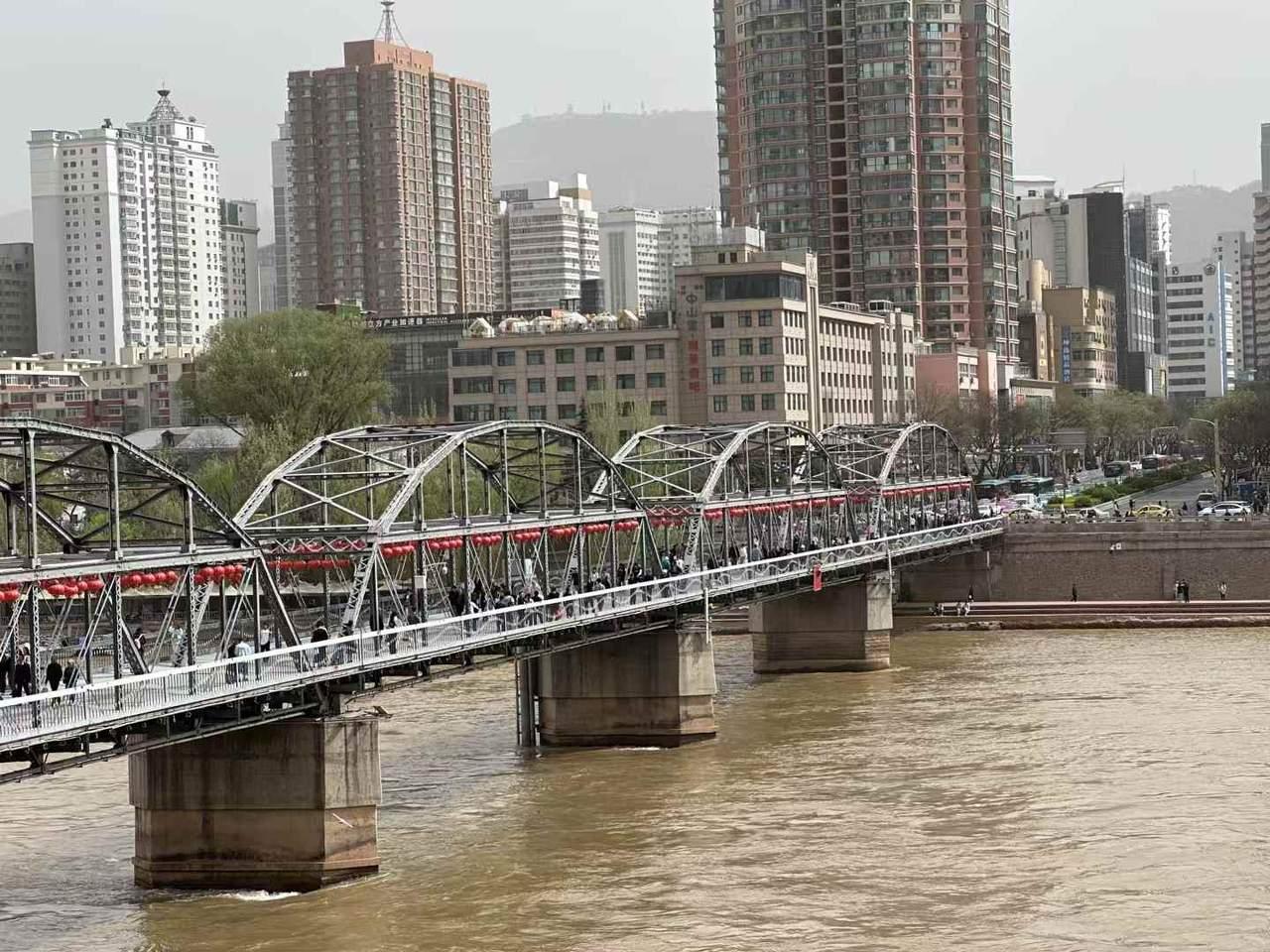 能知道图片中这个大桥是在中国的哪个城市的一定是走南闯北，要不是当地的人们，反正不