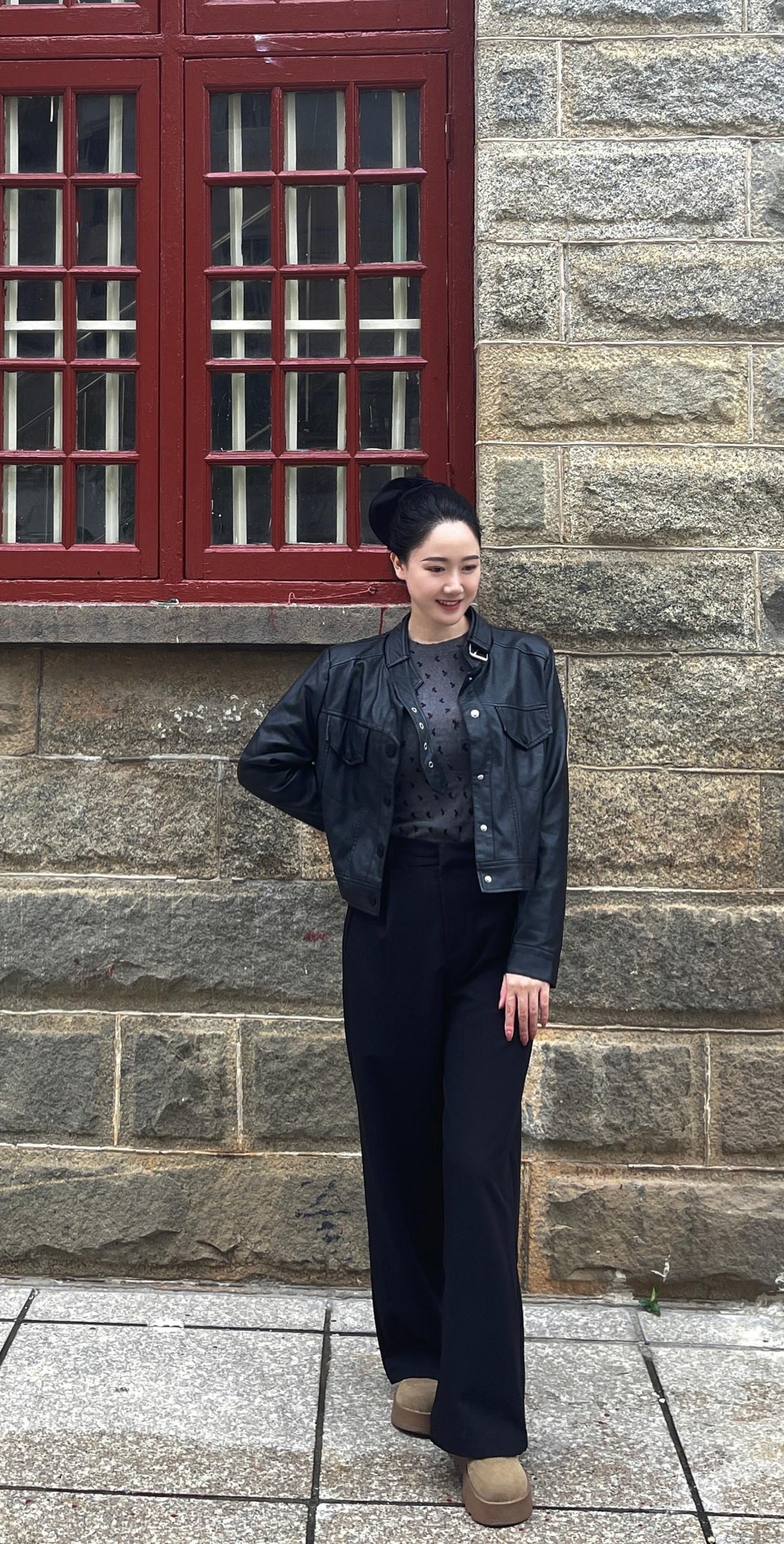 独上高楼，望尽天涯路
纪录美好生活 日常分享 皮衣 老有范儿啦