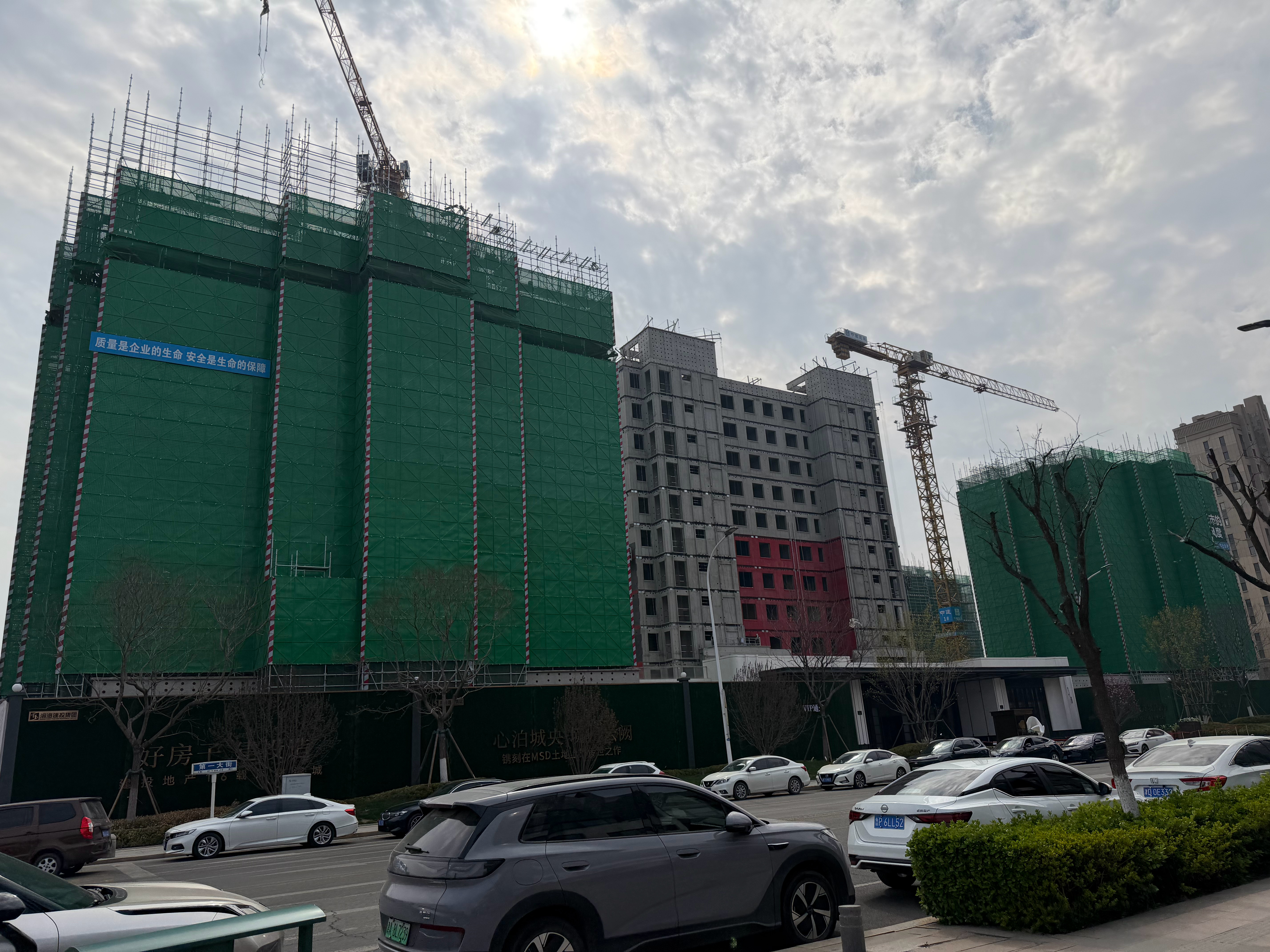 家门口的楼快封顶了！附近大面积户型供大于求啊 天津·尊品庭苑