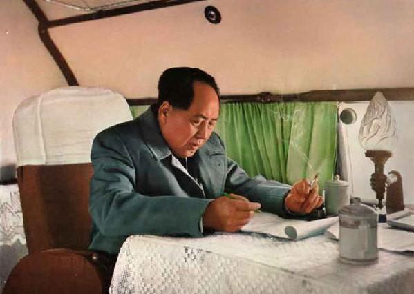 1949年杨开慧的哥哥杨开智写信向毛泽东请求安排官职，毛泽东是以怎样的方式回信并
