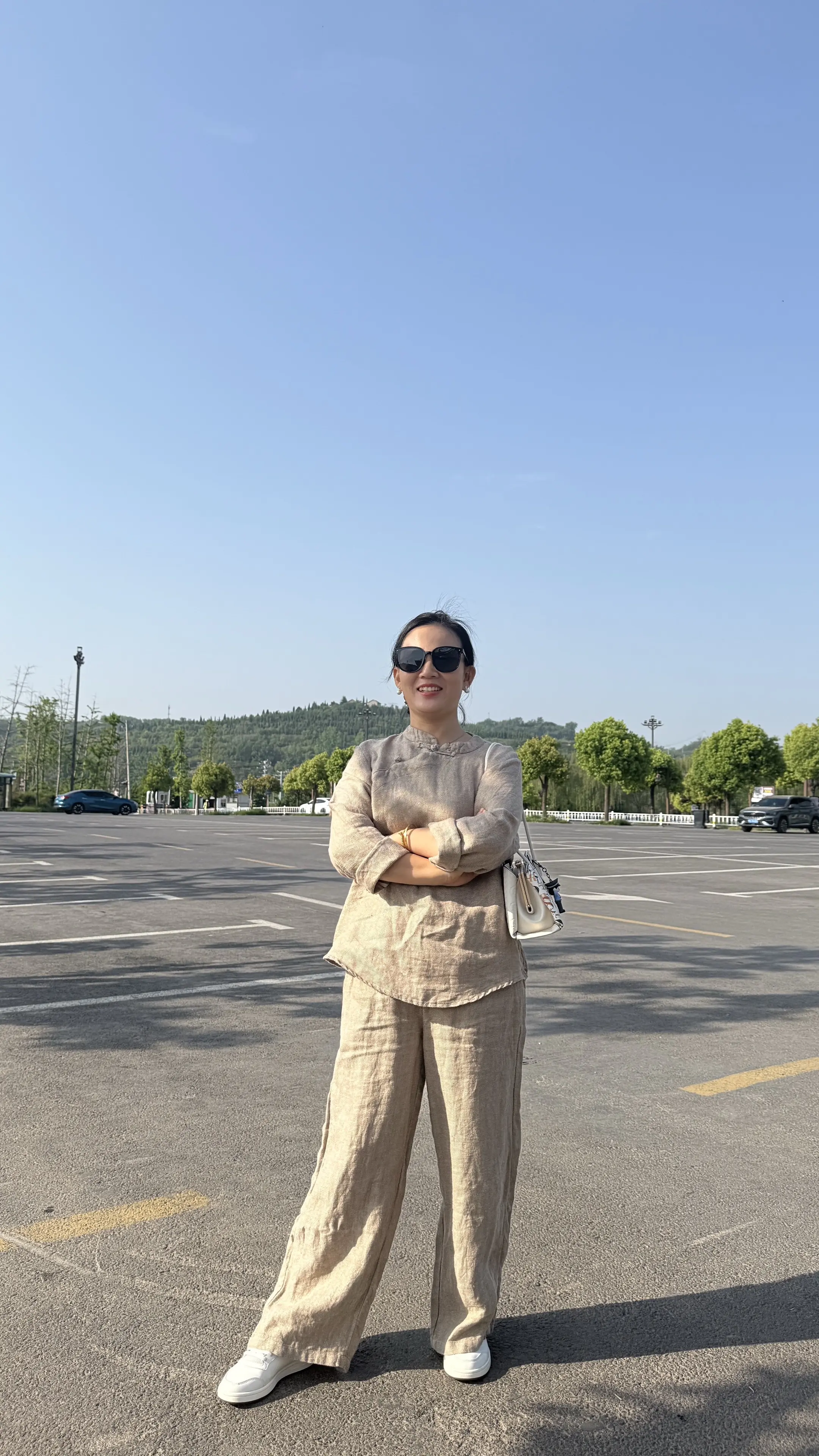 欣赏一个人有个过程，始于颜值，敬于才华，合于性格，久于善良，终于人品。...