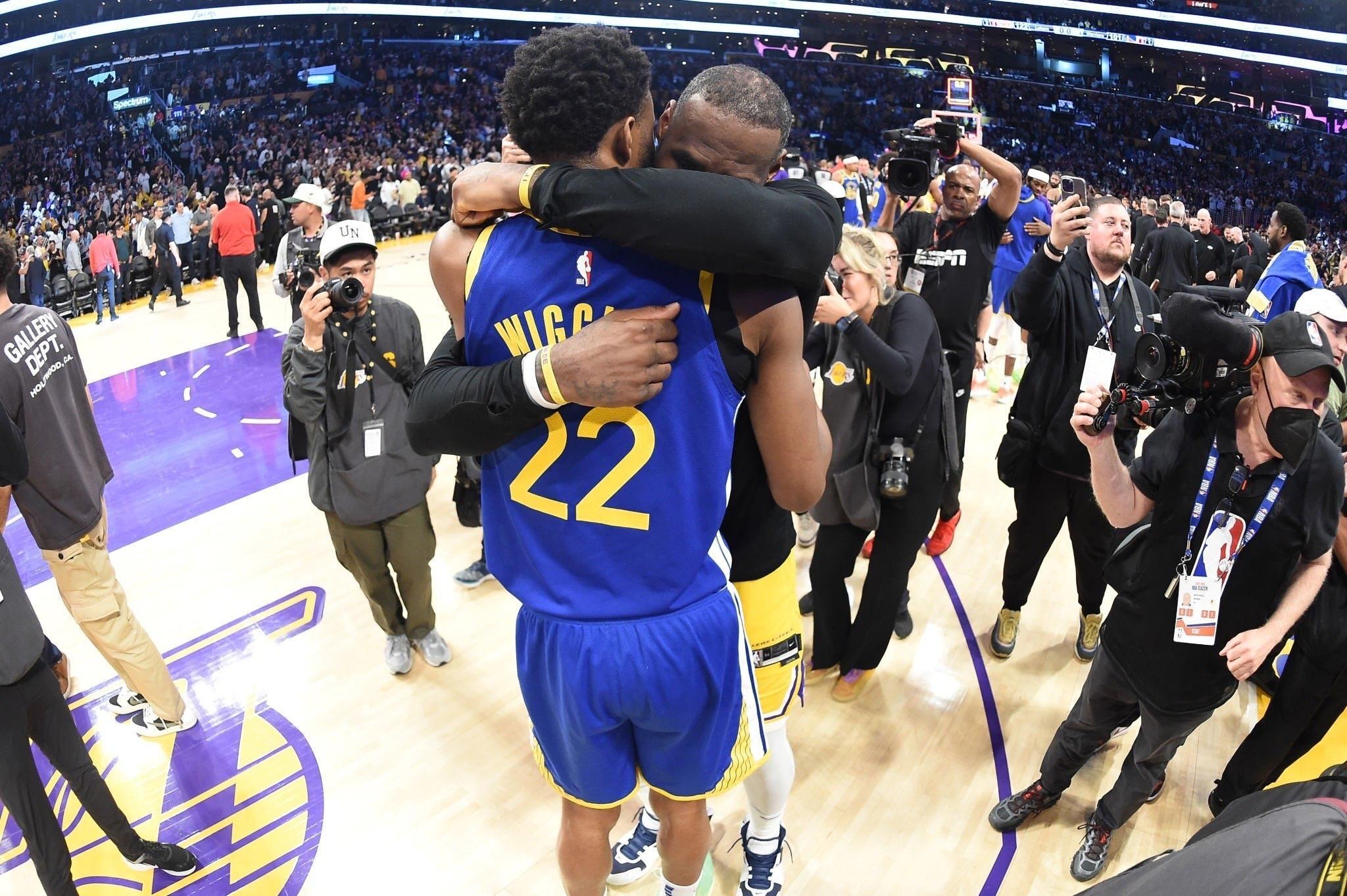 静静地躺在相册里 不愿发出的两张照片 在这个系列赛之前 一直有自己的想法 也有人