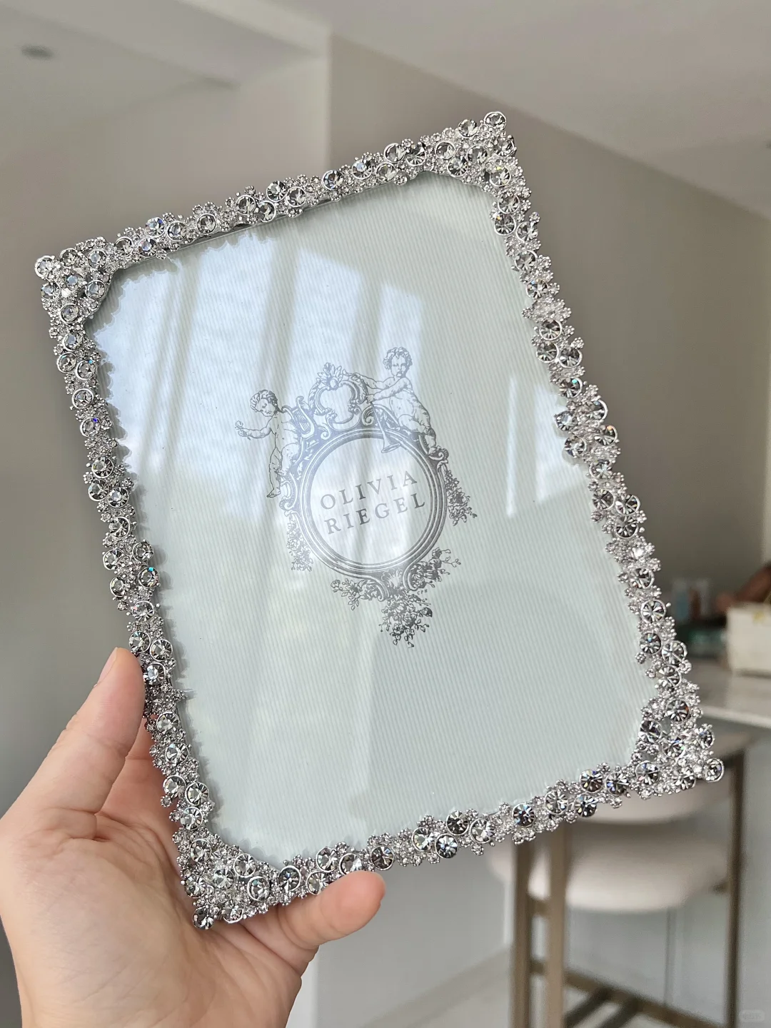 满钻相框看起来也太奢华了吧