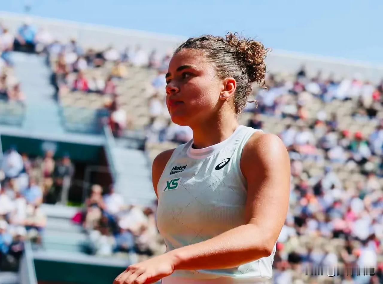 意大利小钢炮、法网女单赛会12号种子鲍里妮晋级法网女单八强，她战胜的对手是上一轮