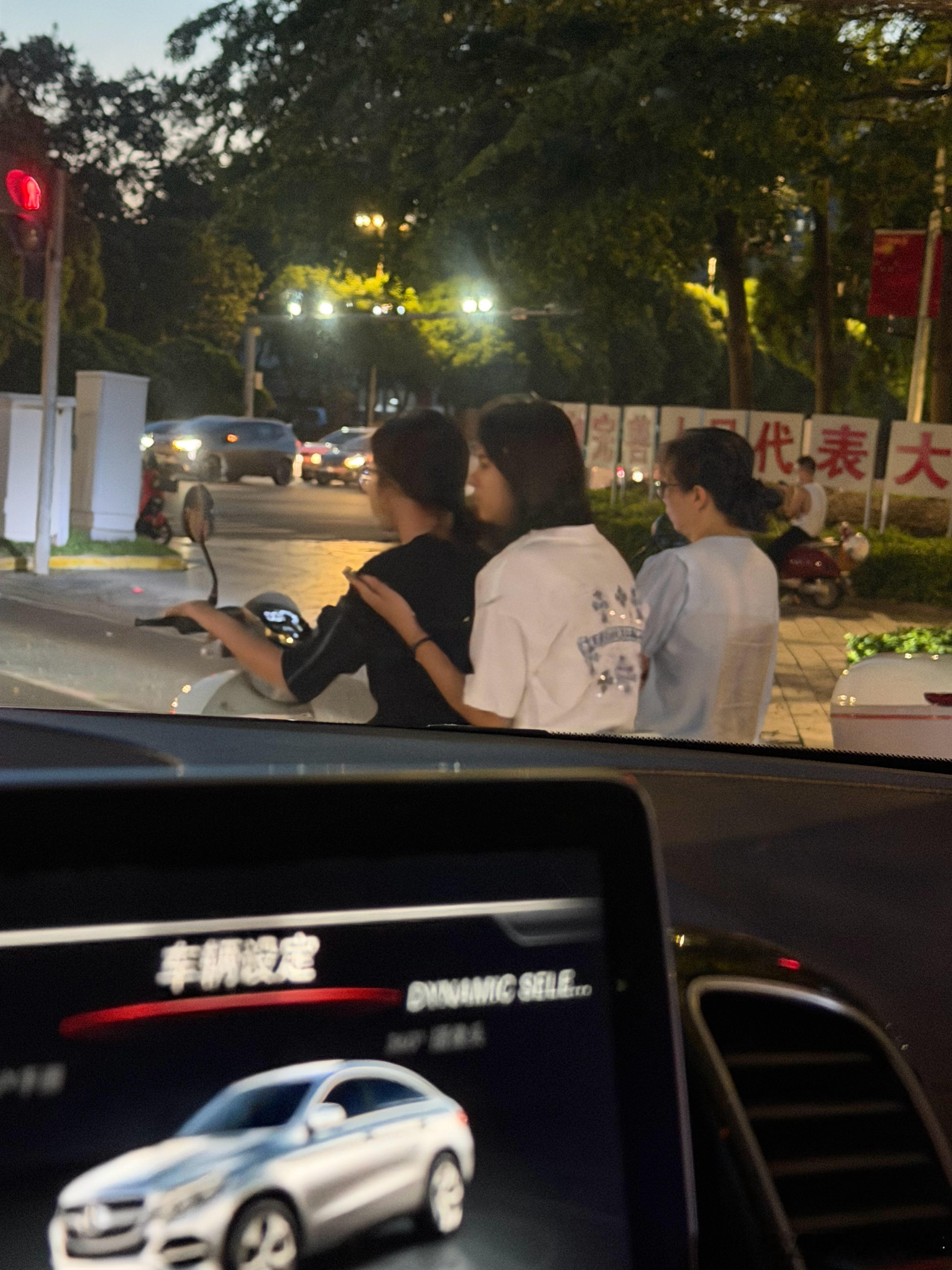 看到我表妹了…… 玉林