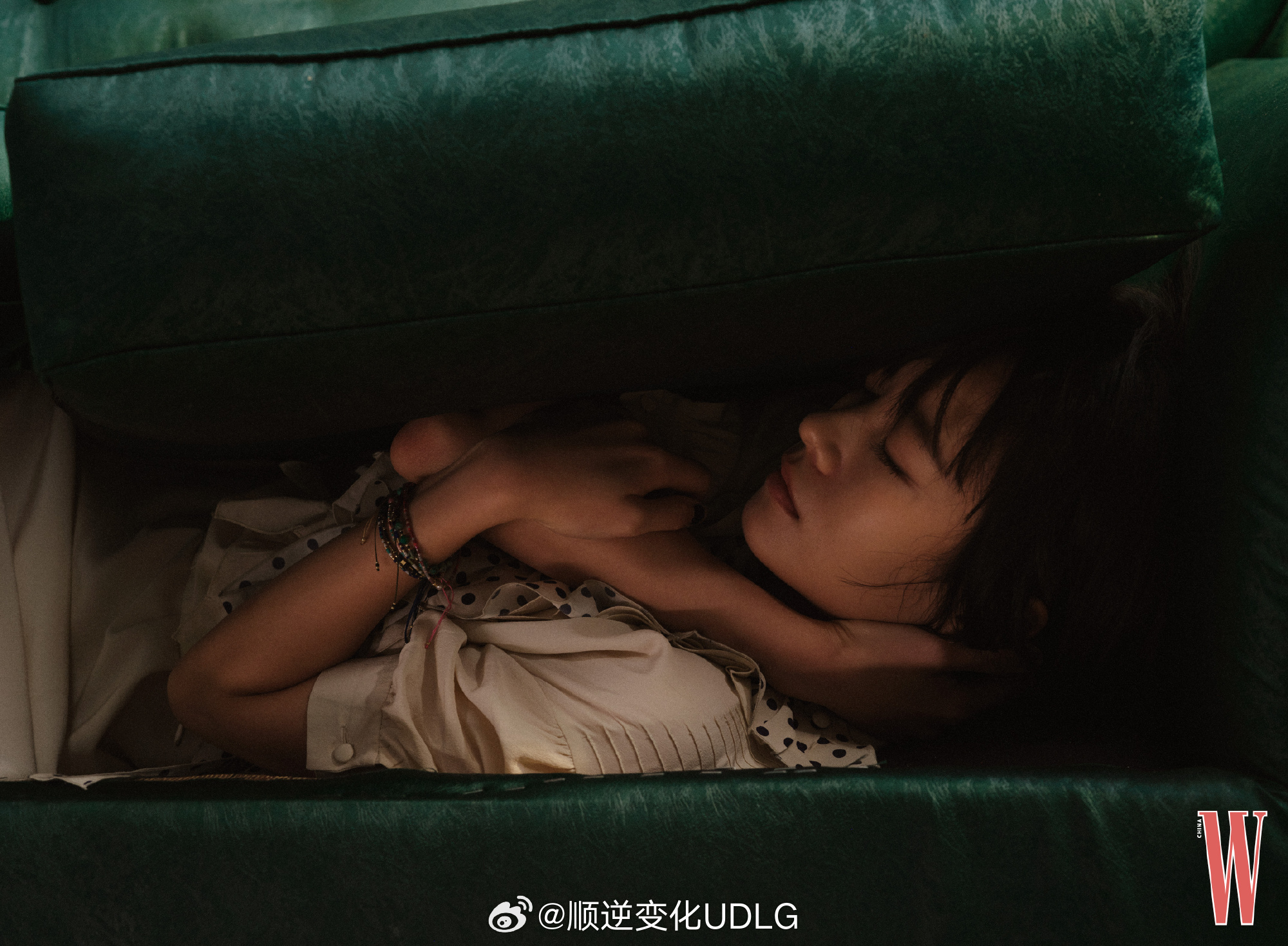 从戛纳获奖到平面创作，女性创作者的碰撞始终细腻动人。W中文版特邀《无名女孩》导演