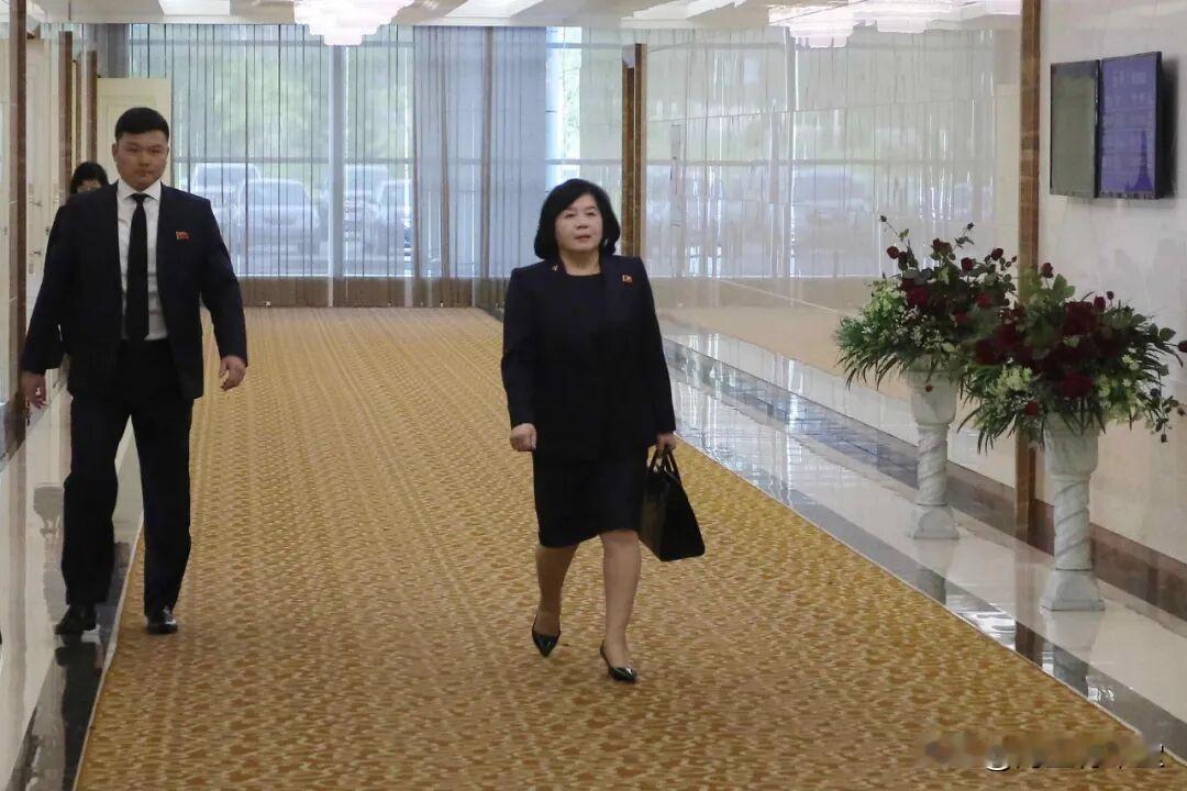 崔善姬：单独访华

朝鲜外务相崔善姬上任以来首次以外相身份访华引发外界关注。27