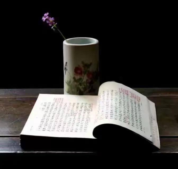 非常现实的一段话：“一个人混到中年，如果依然很穷、事事不顺，真相往往只有一个，过