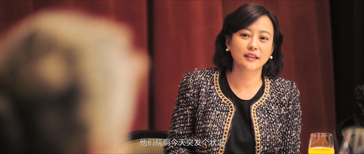 62岁的宋丹丹和44岁的郝蕾同台飙戏，《熟年》这是什么神仙阵容。
 
在最近热播