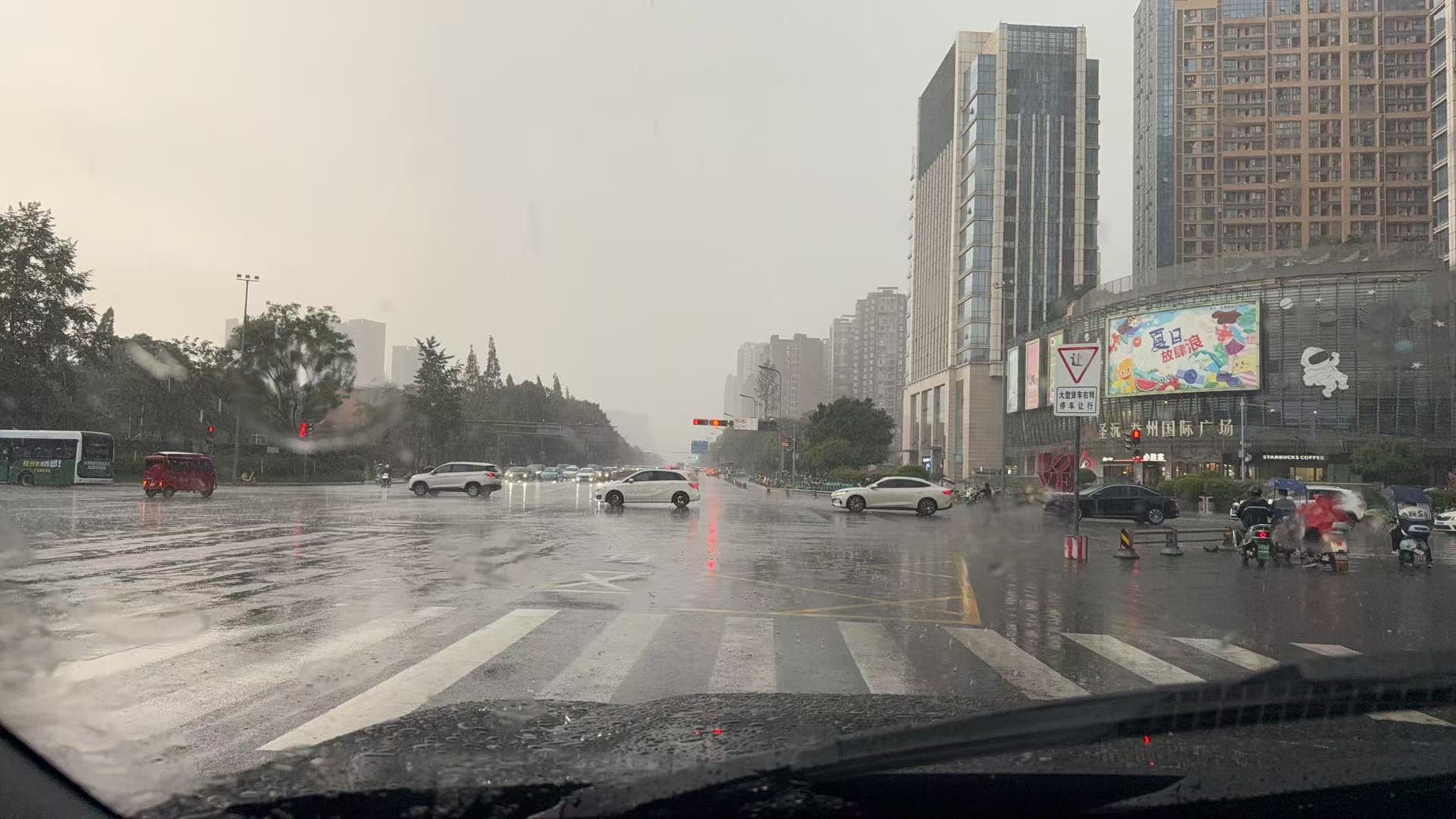拍着拍着又开始下雨这一次还是冰雹[允悲]真•六月•飞雪 ​​​