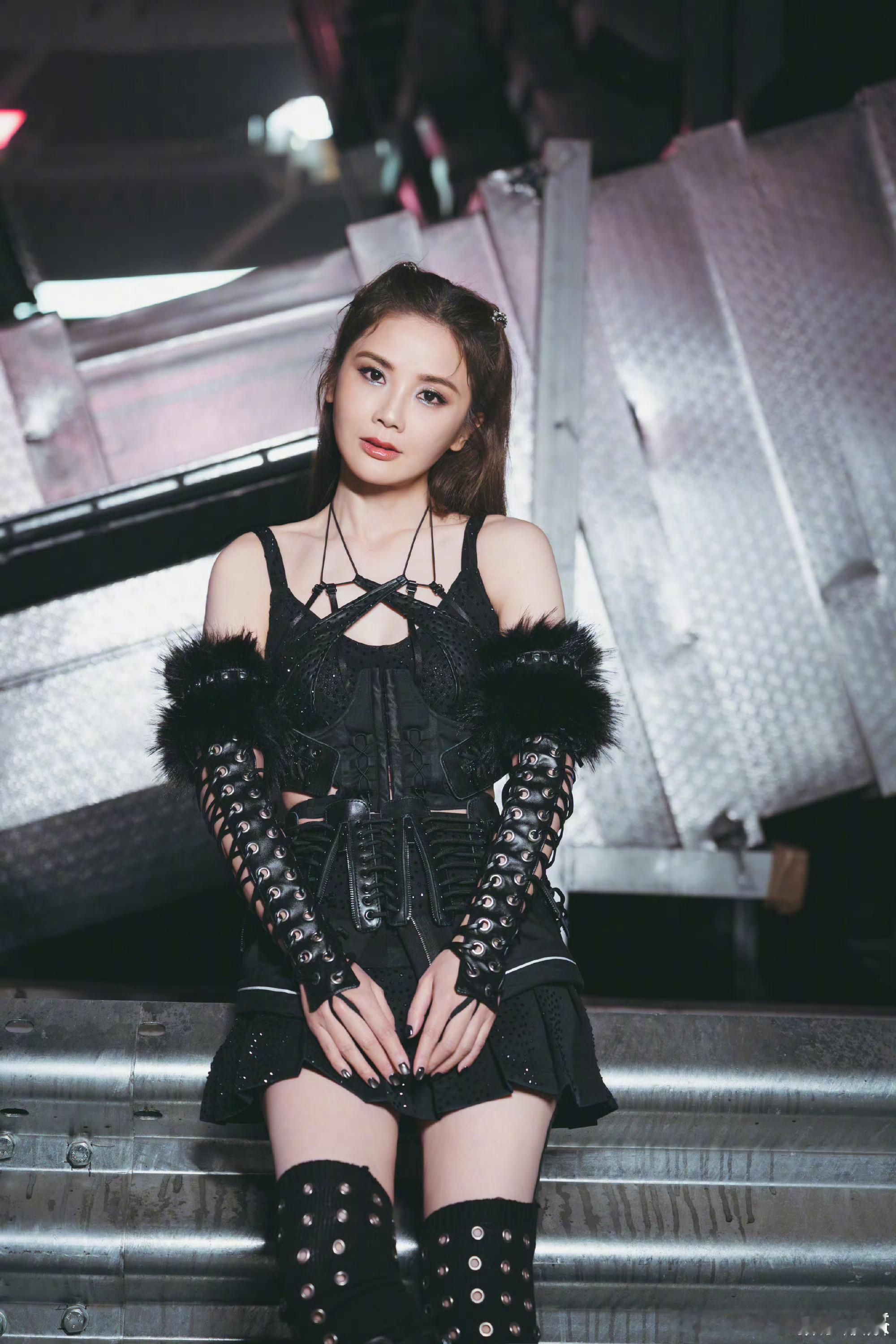 阿Sa否认含泪控诉丈夫阿Sa刚官宣结婚就被传婚变，港媒和外网自媒体编造她含泪控诉