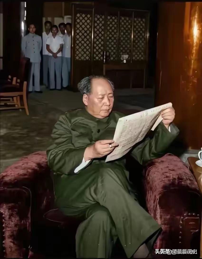 百年远见！毛主席早已看透教材的分量：守住课本，就是守住民族未来
 
毛主席太懂教