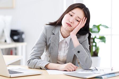 领导就地免职意味着什么？近期，一些地方发布的领导干部管理动态中，出现有的领导就地