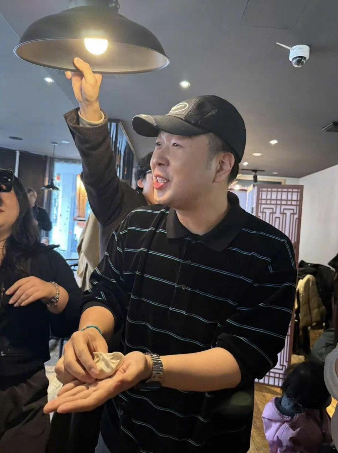 岳云鹏杜海涛连麦给我聊饿了岳云鹏杜海涛天津美食吃迷糊了岳云鹏杜海涛连麦现场秒变美