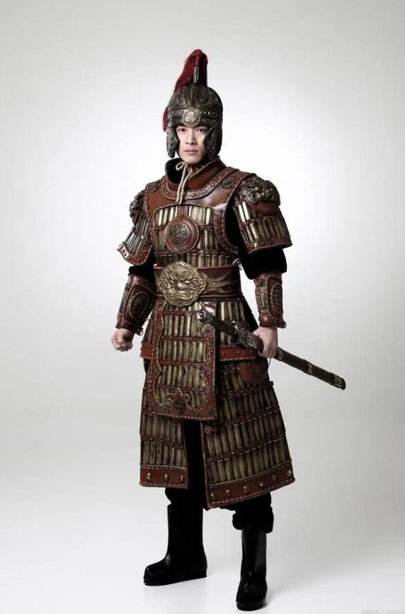 是不是很疑惑努尔哈赤当年怎么能凭着十三套铠甲就能打天下？
在古代，铠甲的管控，比