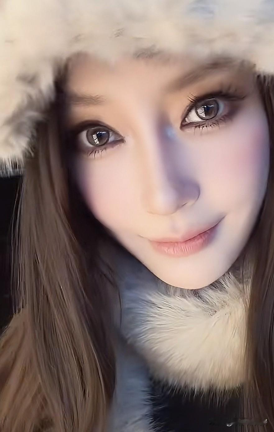 这个杨颖不服不行
时隔多年这造型还是那么惹眼
这状态这皮肤跟小姑娘有啥区别，虽然