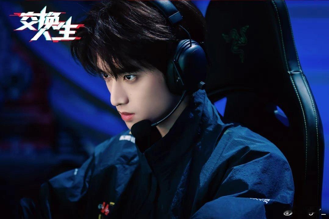 帅得让人一眼心动，性格稳得让人安全感爆棚，颜值与实力双在线，妥妥的理想型没错了！