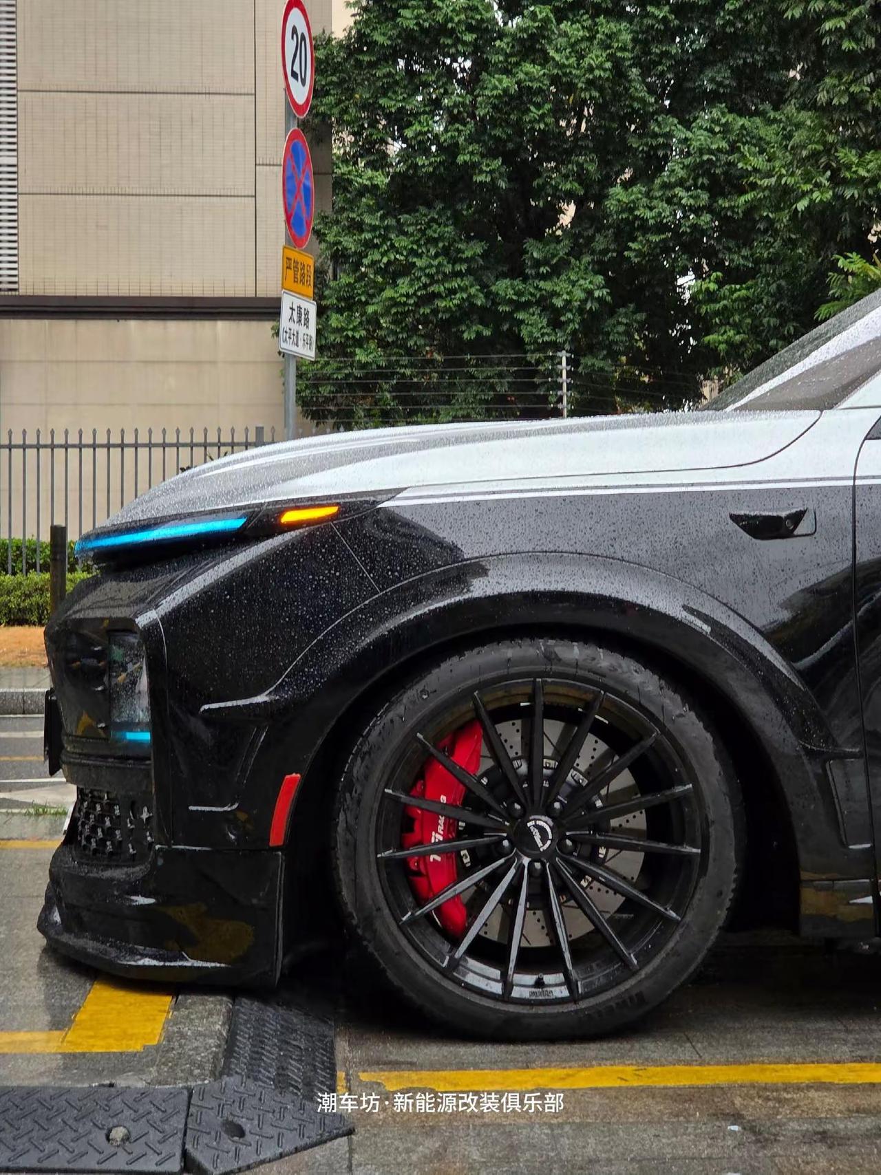 活着就是为了爽，又不是想要得个奖改装车是一种生活 理想改装案例 理想黑武士