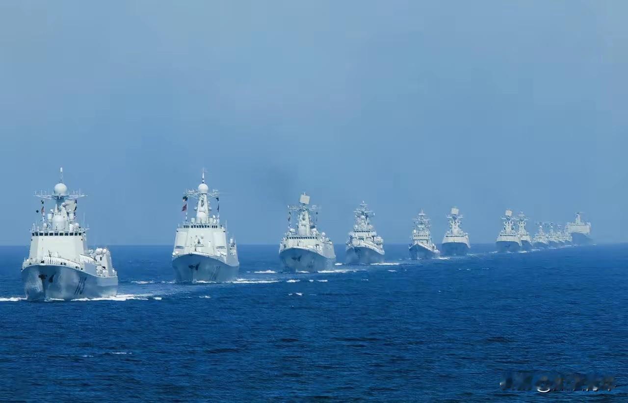 日本军舰进入中国台湾海峡挑衅！中国🇨🇳对等反击开始啦！中国最先进的052D驱