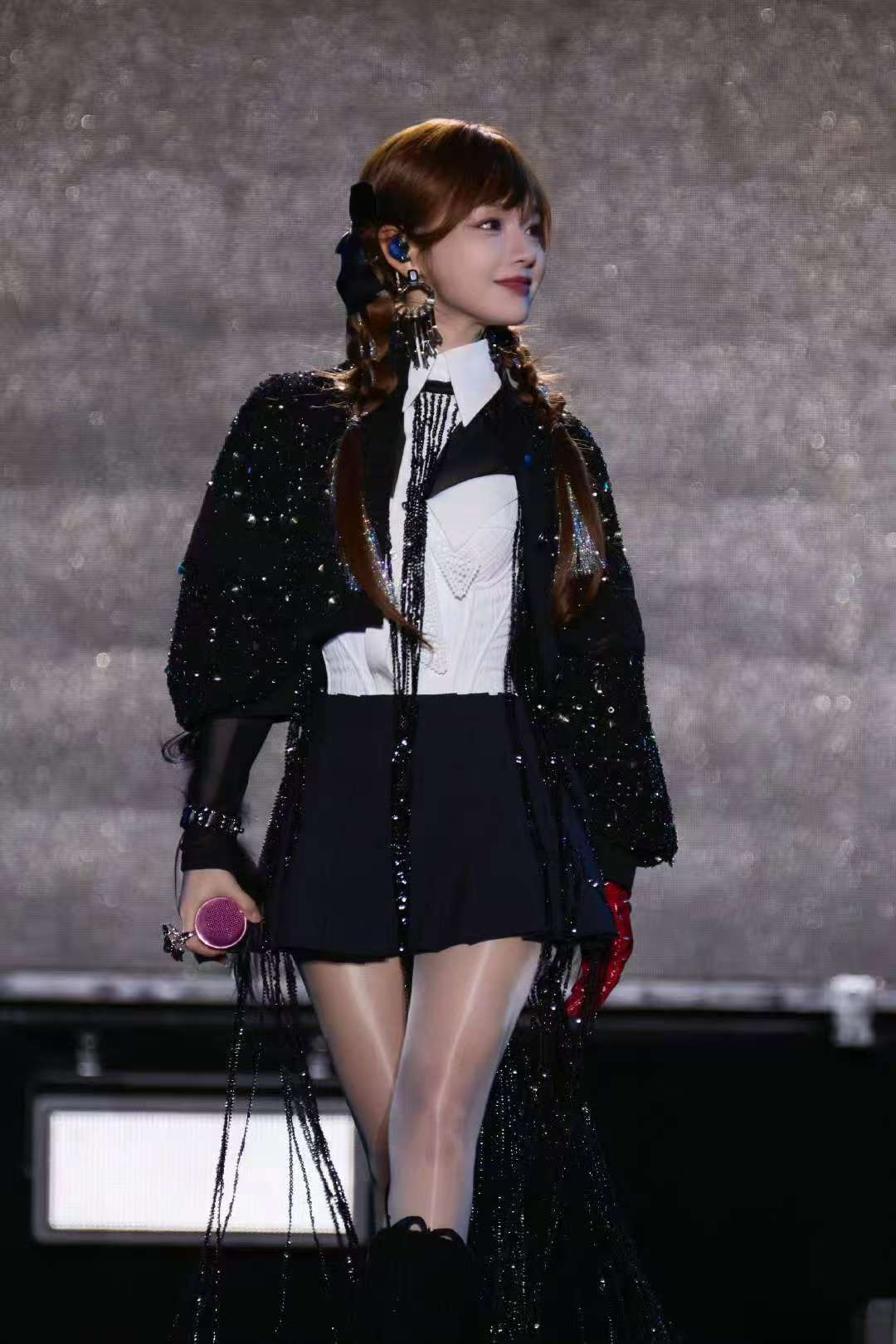 黄霄雲旱地拔葱式高音 今天被黄霄雲的高音刷屏了，这旱地拔葱式的唱法太绝了，音域瞬