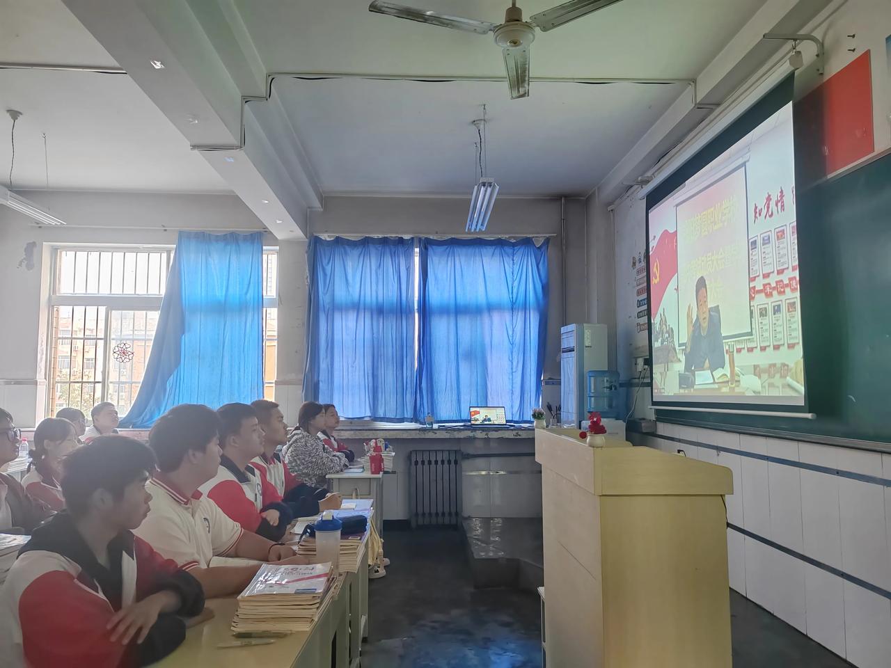 咸阳梦圆职业学校
期中考试动员大会暨学习教育大会