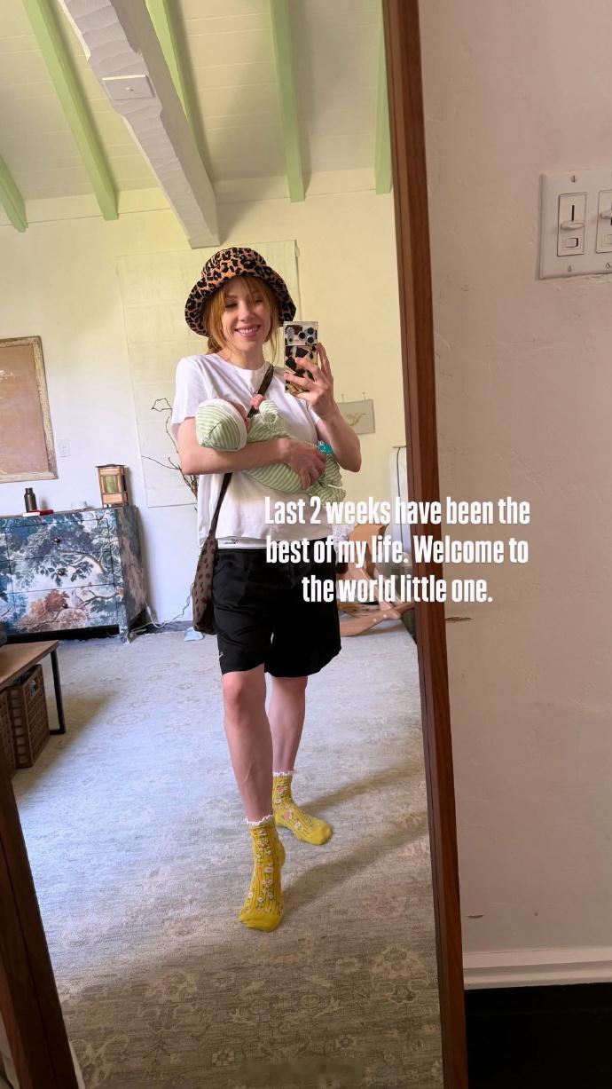 蹲妹当妈蹲妹晒抱孩子照片 哇恭喜！ 