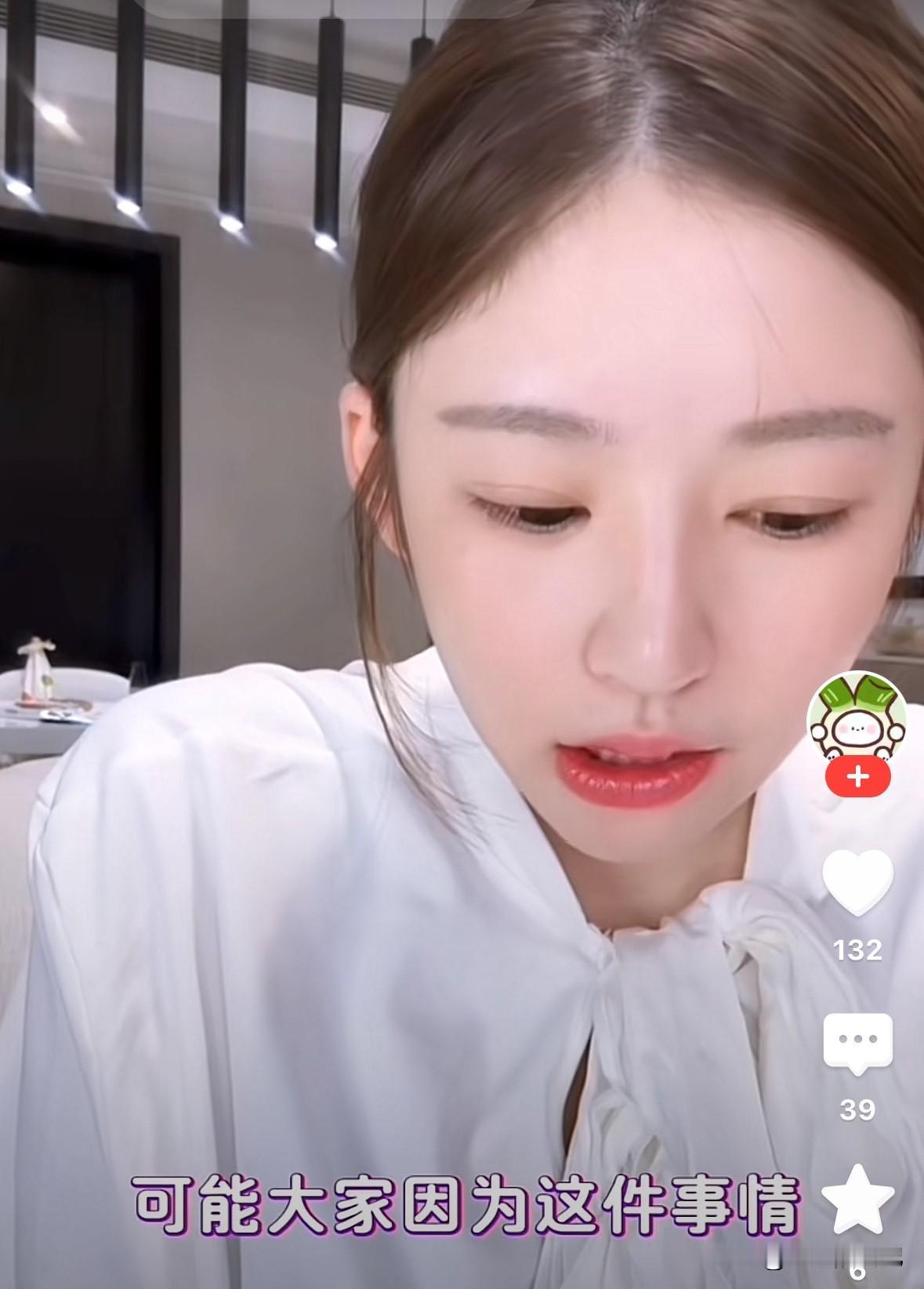 王撕葱回国了，网友问黄一鸣，他来没来看闪闪，黄一鸣说，我们互相都拉黑了，他也没来