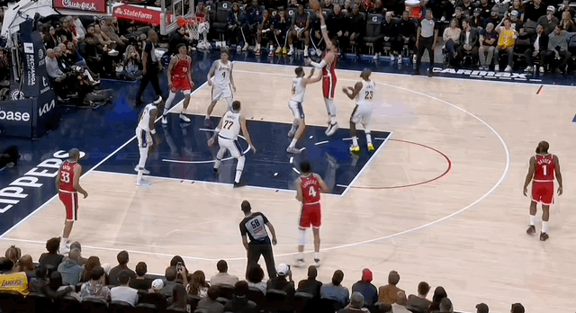 祖巴茨踩到詹姆斯的脚受伤祖巴茨崴脚