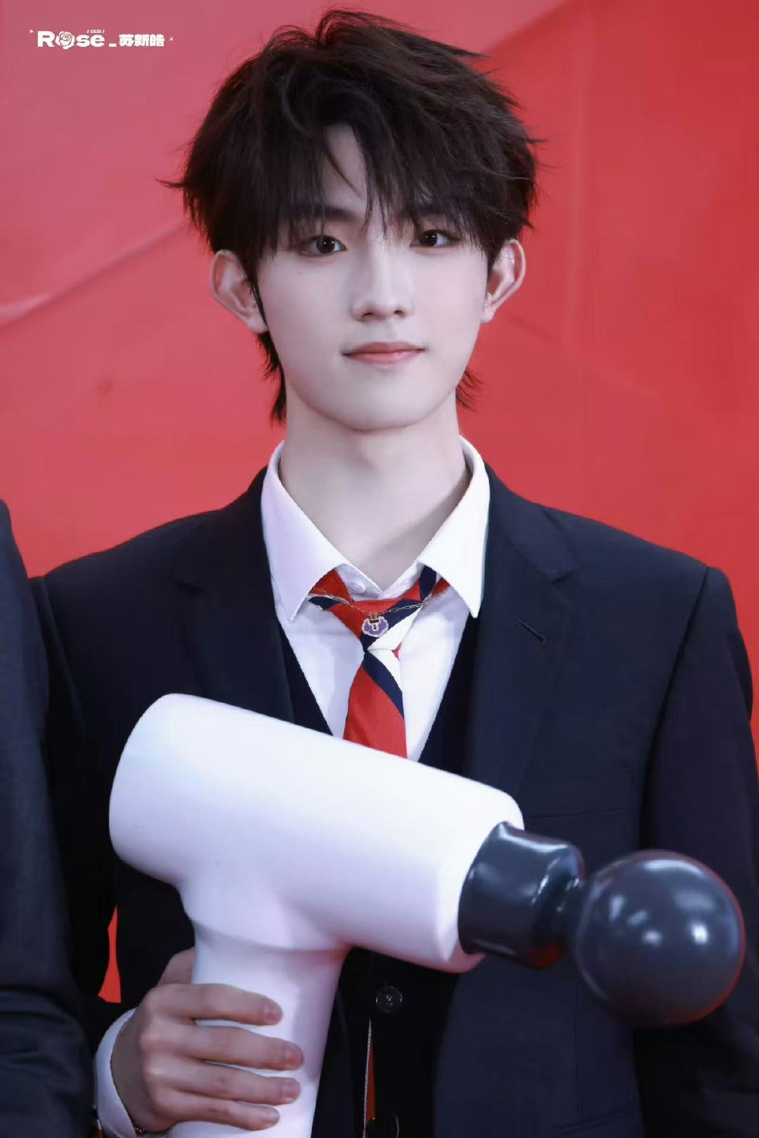 苏新皓1111惊喜之夜红毯苏新皓惊喜之夜怼脸镜头签苏新皓1111惊喜之夜红毯苏新