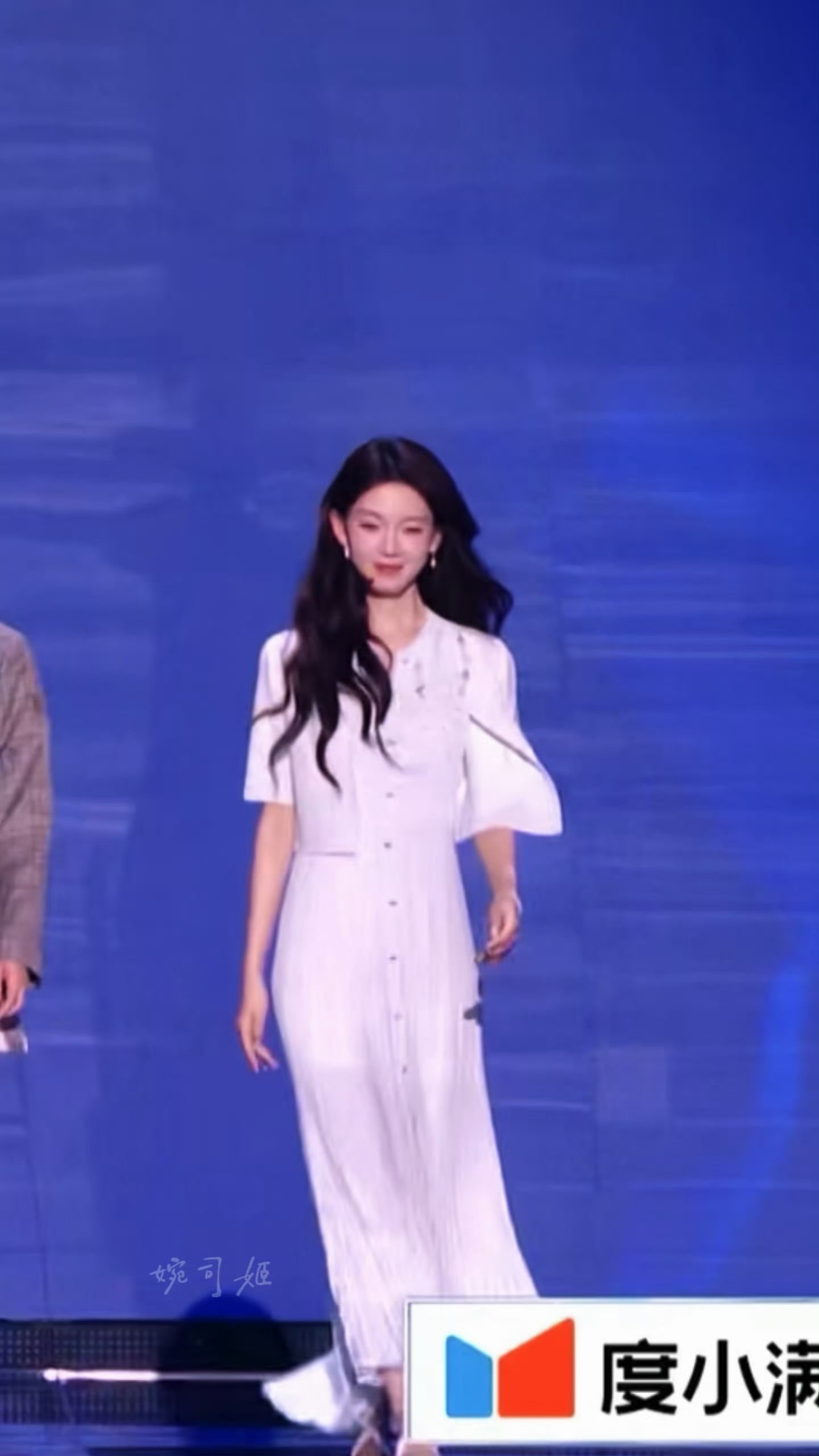 陈瑶民国皮走秀好美萌陈瑶的走秀太有气质了！一种文秀的气质太出众了！陈瑶最贴合的浪