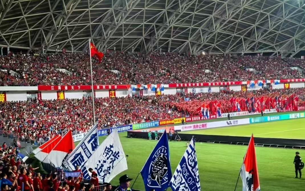 苏超决赛门票中签率低至1% 比欧冠还“卷”的苏超决赛来了！1%的中签率让球迷直呼