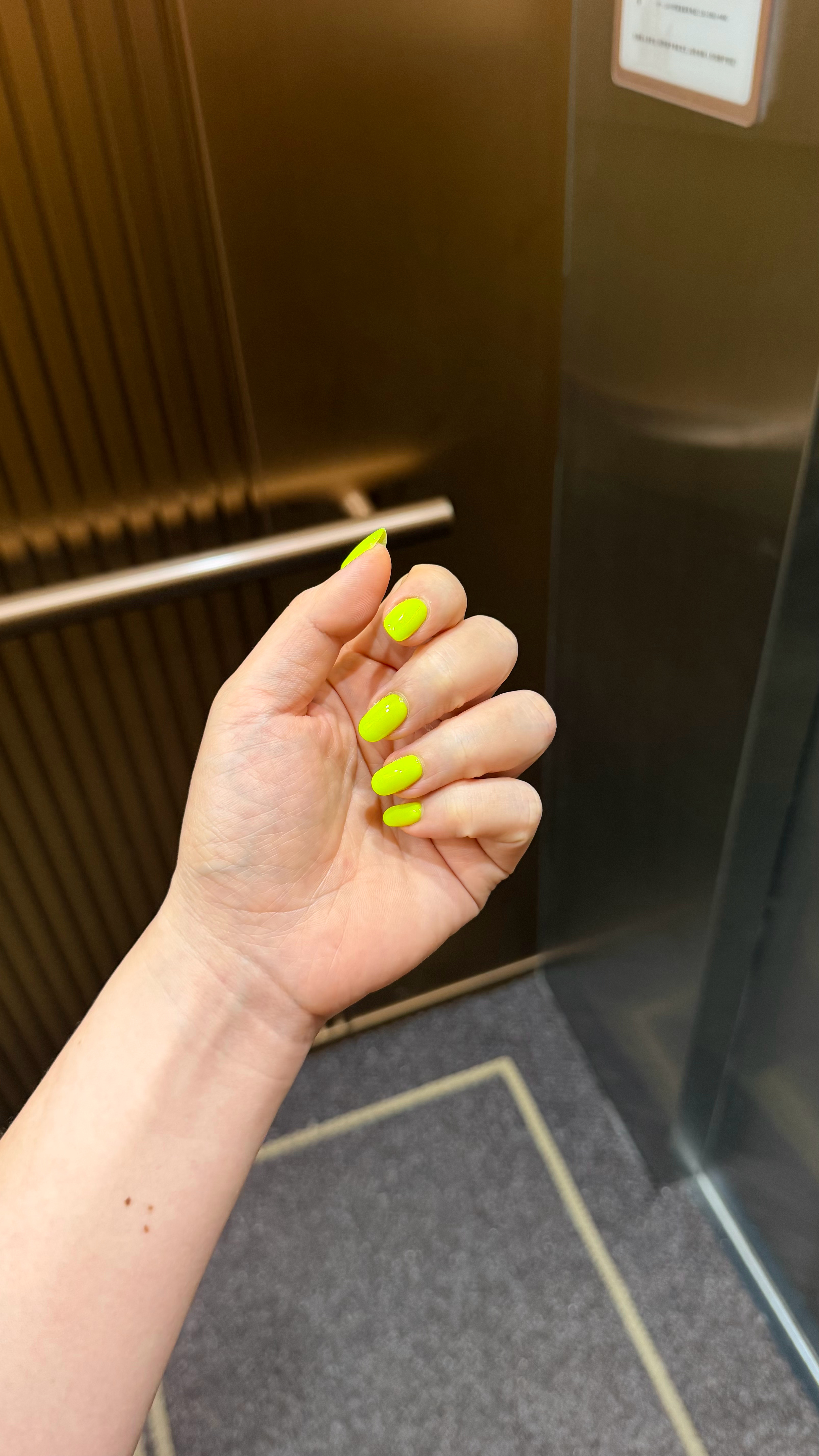 荧光绿💅 