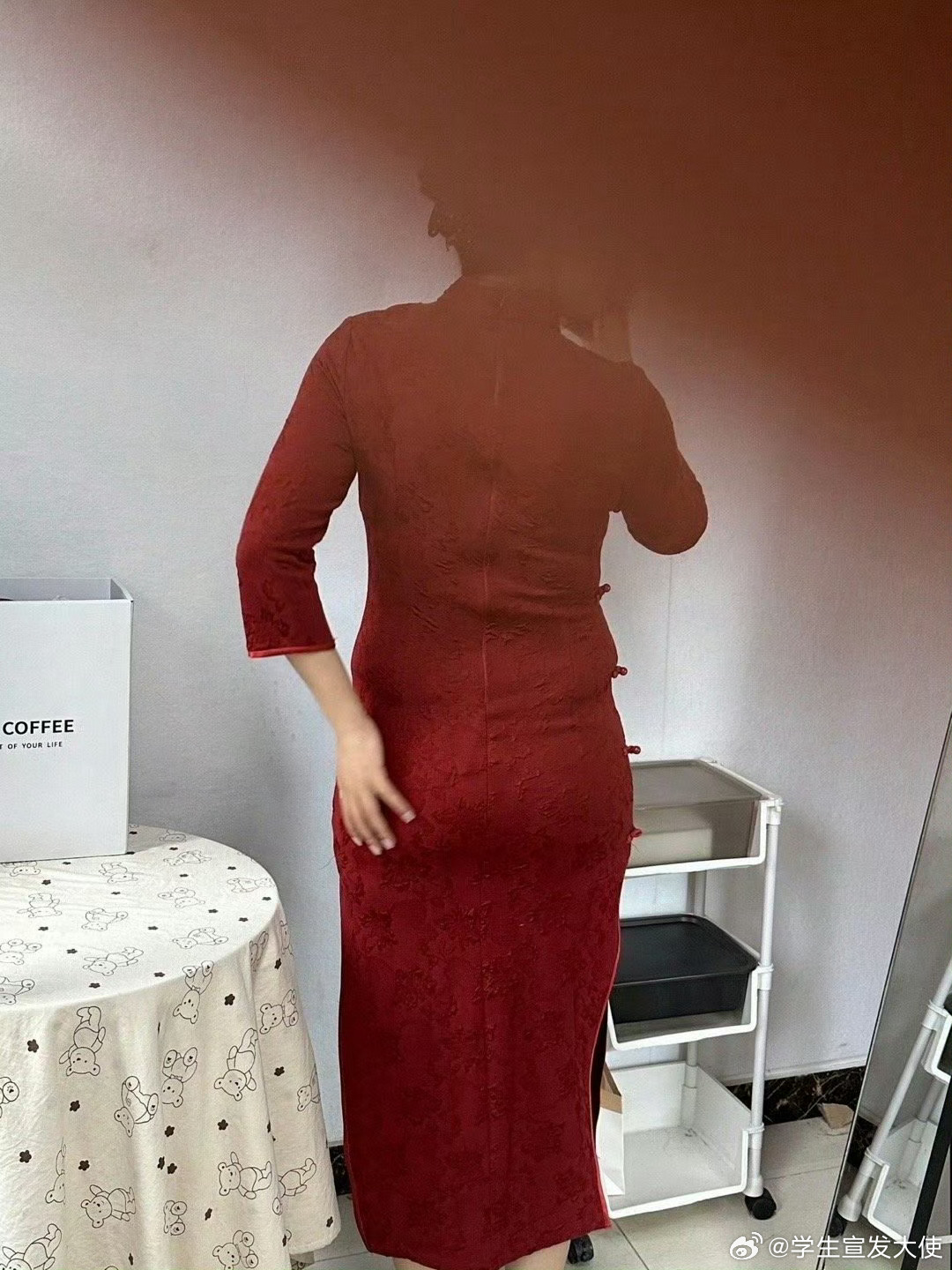 女朋友第一次穿订婚旗袍，怎么一股妈味 ​​​