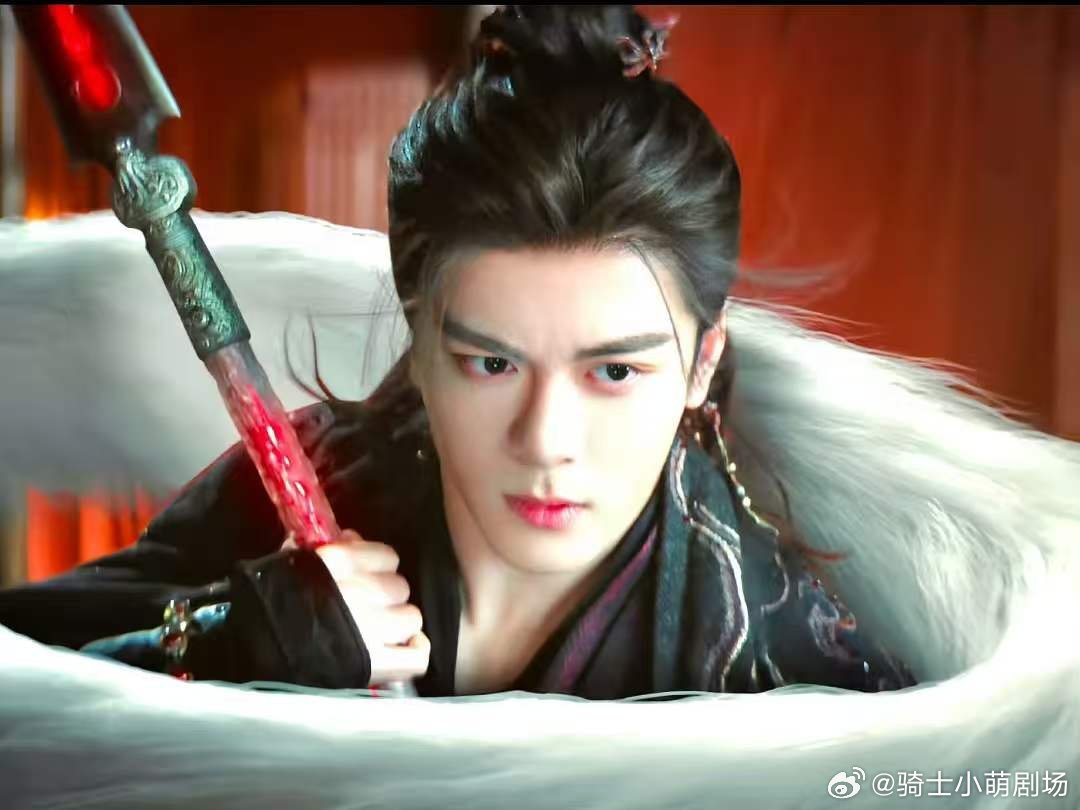 曾舜晞回复陈都灵曾舜晞回复陈都灵 从剧中细腻偏爱到戏外暖心互动，两人自然又甜蜜，