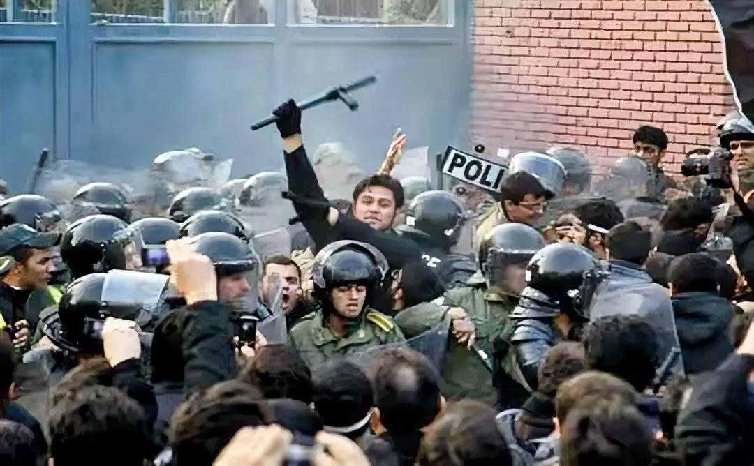 230:196！投票结果出炉，特朗普彻底怒了
 
2026年初，特朗普就凭“不宣