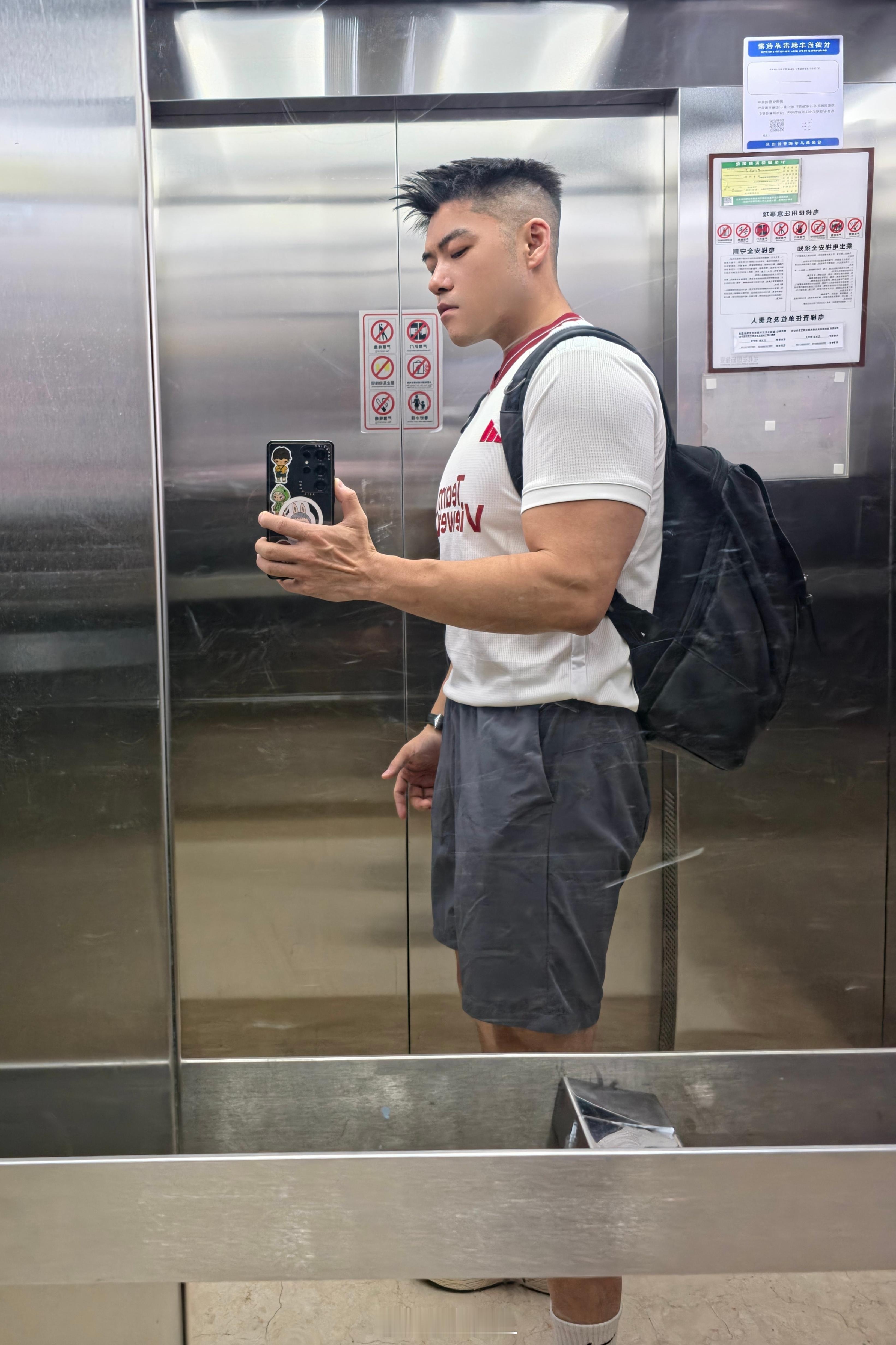 暑运掉肌肉健身运动打卡