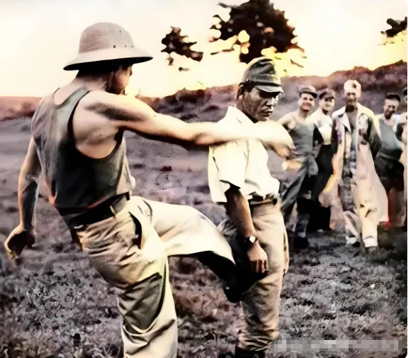 1945年日本无条件投降，美军战俘终于熬出头！重获自由的美军再也压抑不住怒火，一