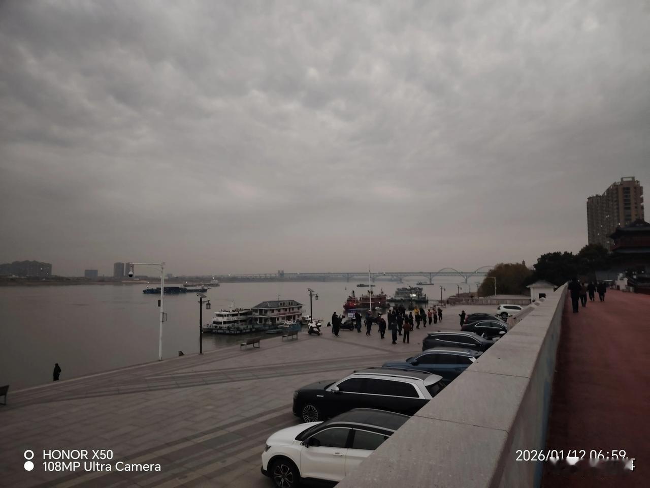 你认为年味越来越淡的原因是什么年味越来越淡的原因是富裕的生活