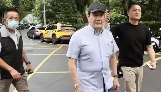 “这个人在自掘坟墓，火很快会烧到他自己身上。”这话说得太对了，网上那些天天想着整