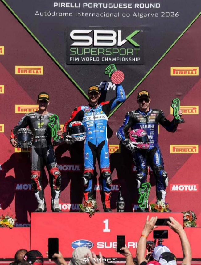 张雪机车 火了，老板张雪本人的励志故事也是火遍全网。而这位驾驶着张雪820RR的