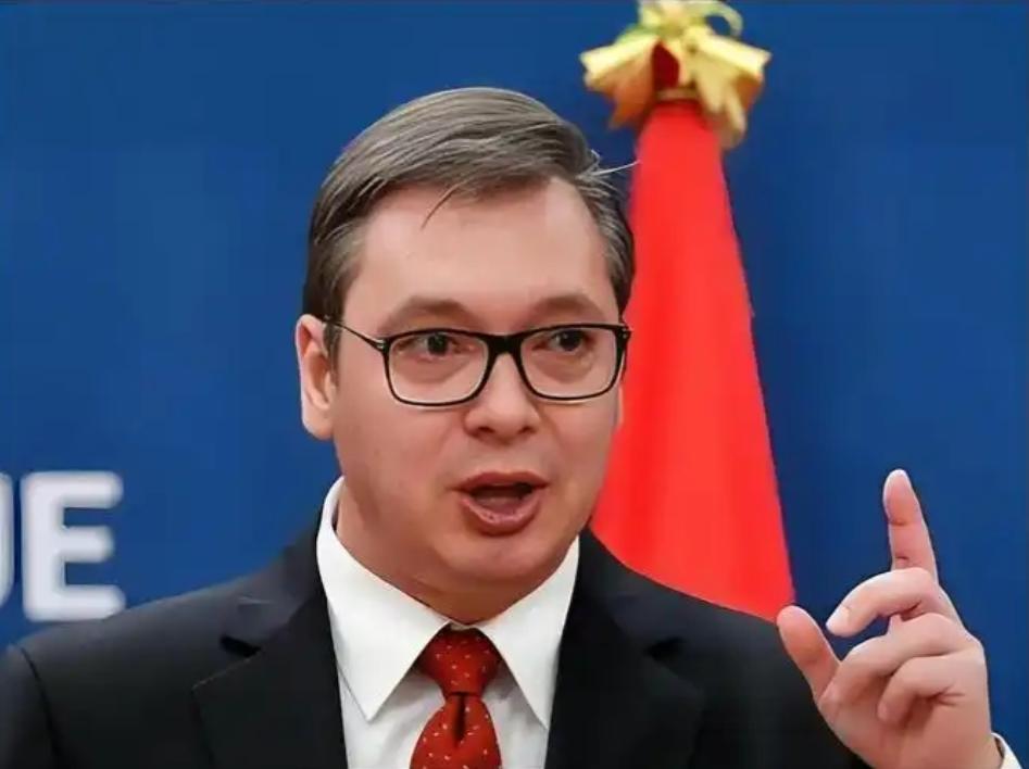 武契奇宣布辞职！西方媒体刚要“开香槟”，下一秒笑容就僵在了脸上。因为谁都清楚，在